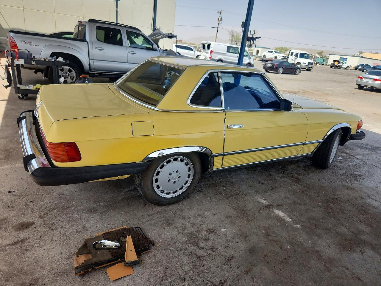 1981 Mercedes-benz 380 Sl Yellow vin: WDBBA45A6BB004011