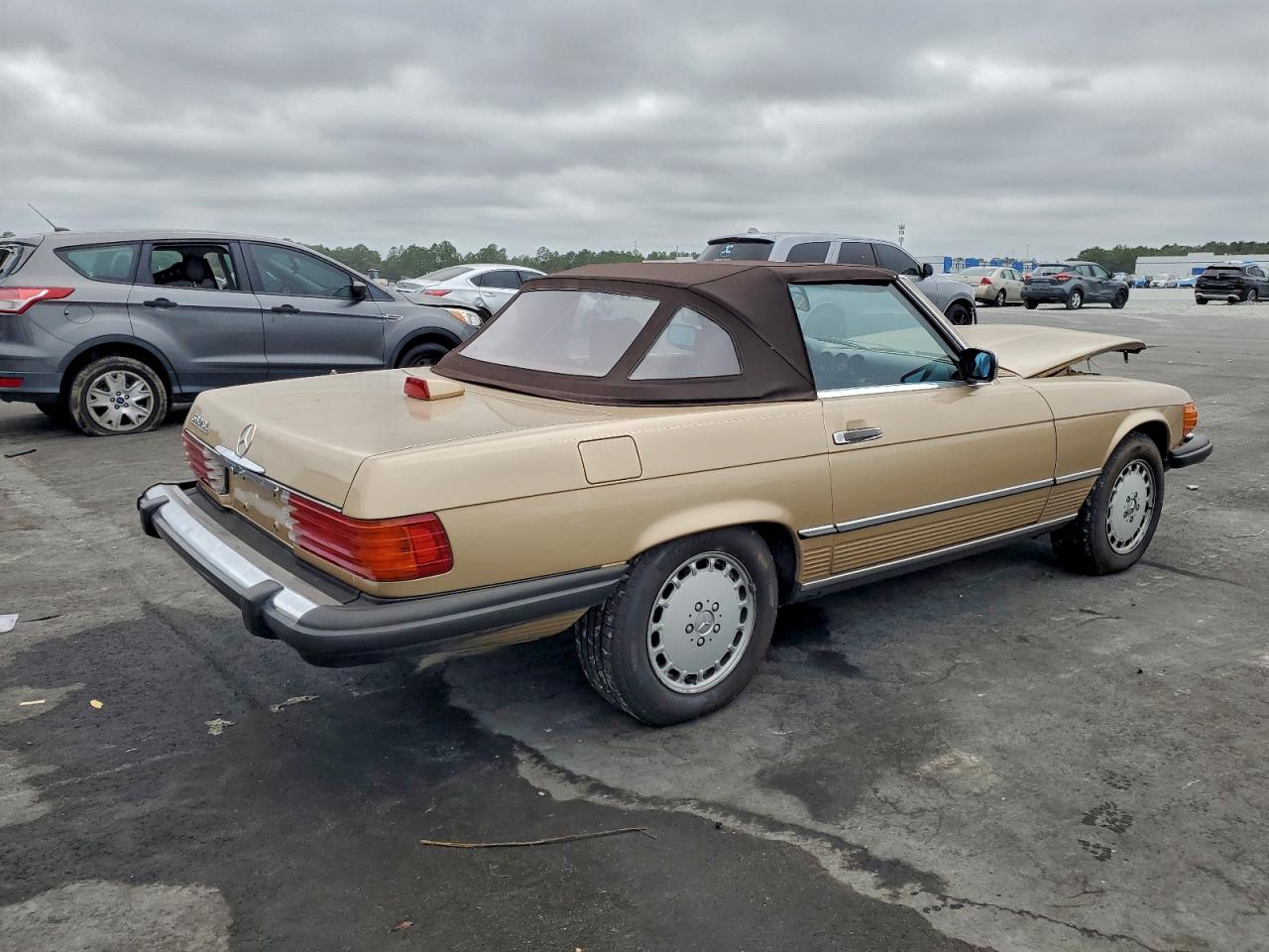 1987 Mercedes-benz 560 Sl Tan vin: WDBBA48D0HA064354