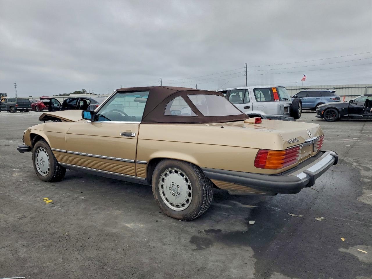 1987 Mercedes-benz 560 Sl Tan vin: WDBBA48D0HA064354