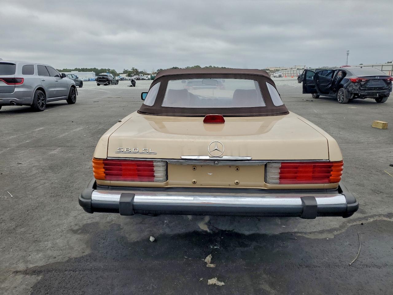 1987 Mercedes-benz 560 Sl Tan vin: WDBBA48D0HA064354