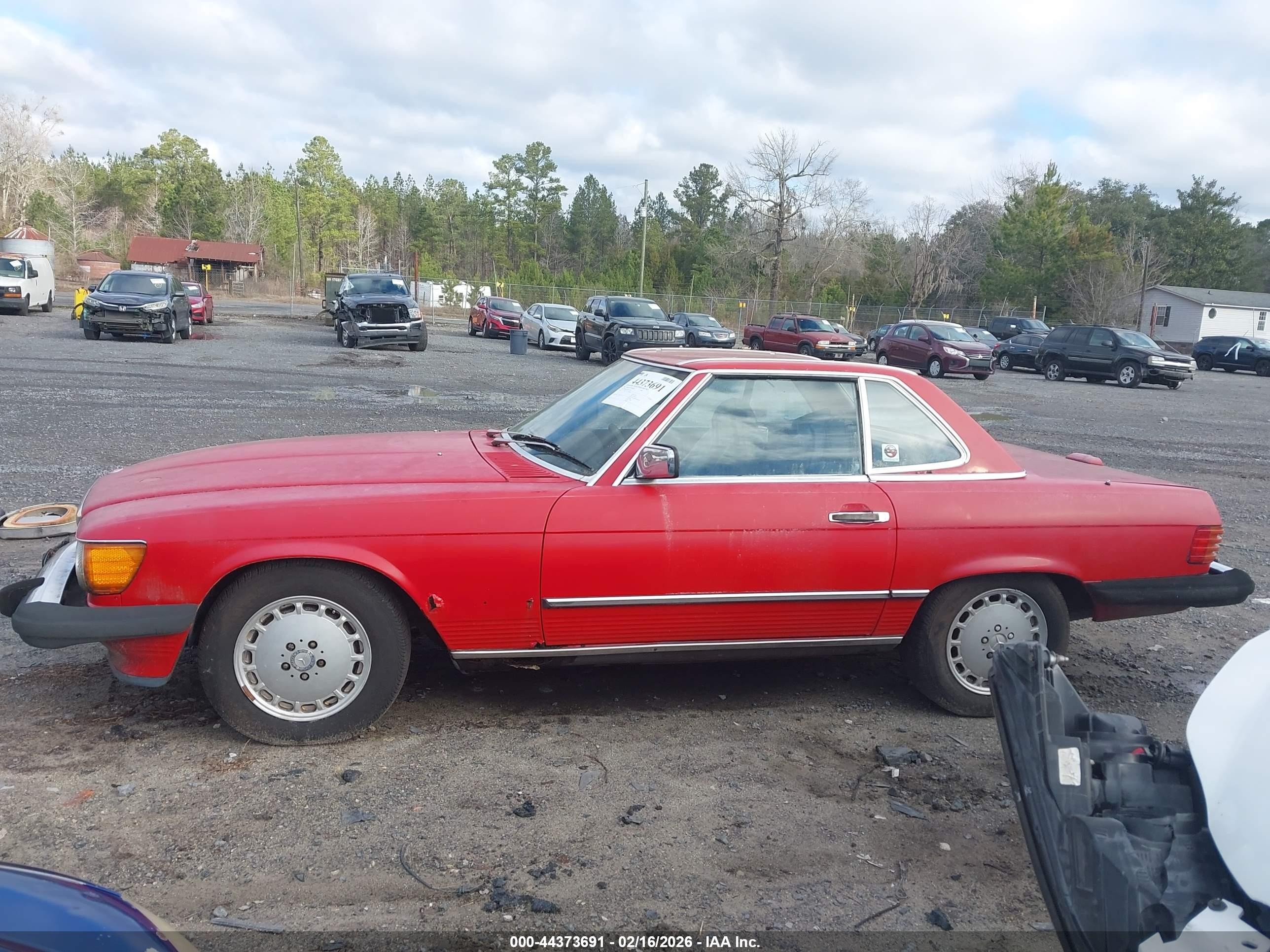 1987 Mercedes-benz 560 Sl Red vin: WDBBA48D3HA074439