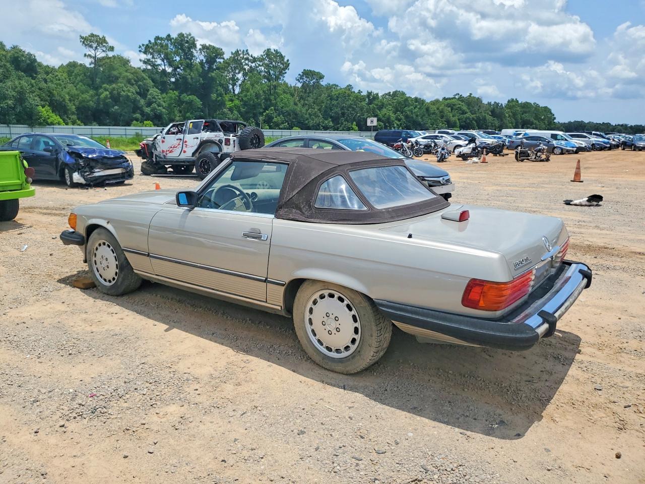 1986 Mercedes-benz 560 Sl Beige vin: WDBBA48D6GA051669