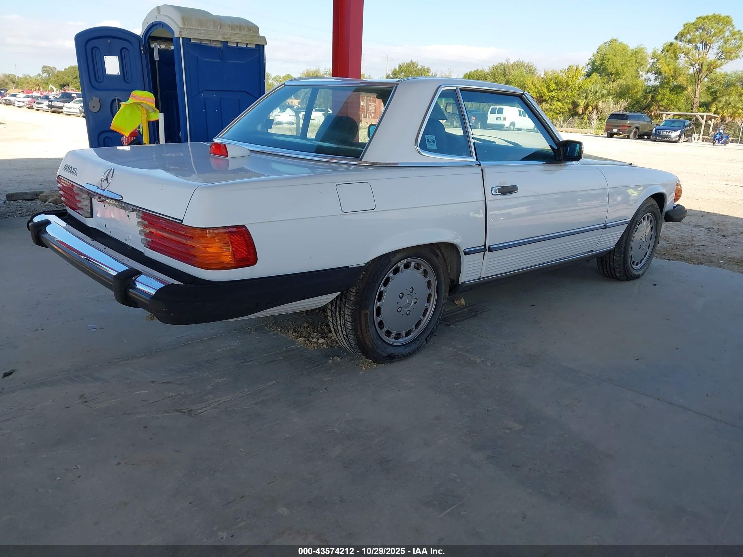 1987 Mercedes-benz 560 Sl White vin: WDBBA48D6HA058803