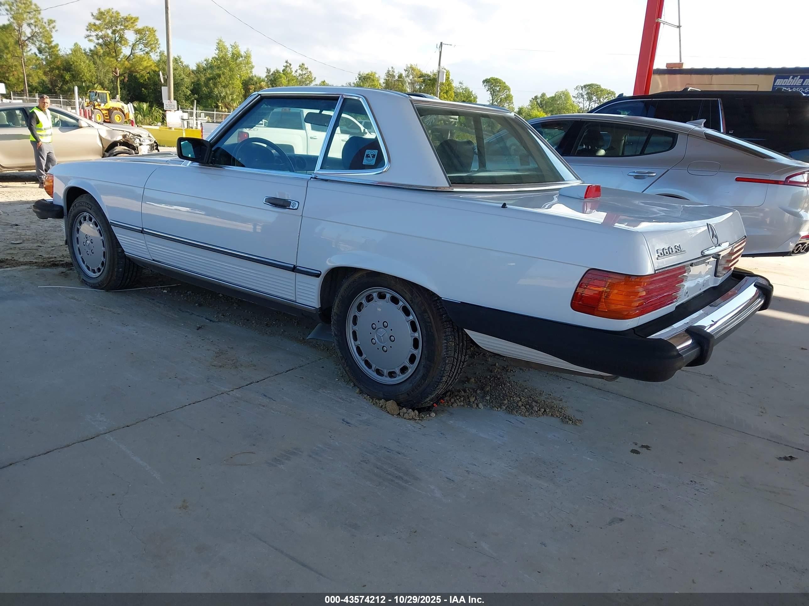 1987 Mercedes-benz 560 Sl White vin: WDBBA48D6HA058803