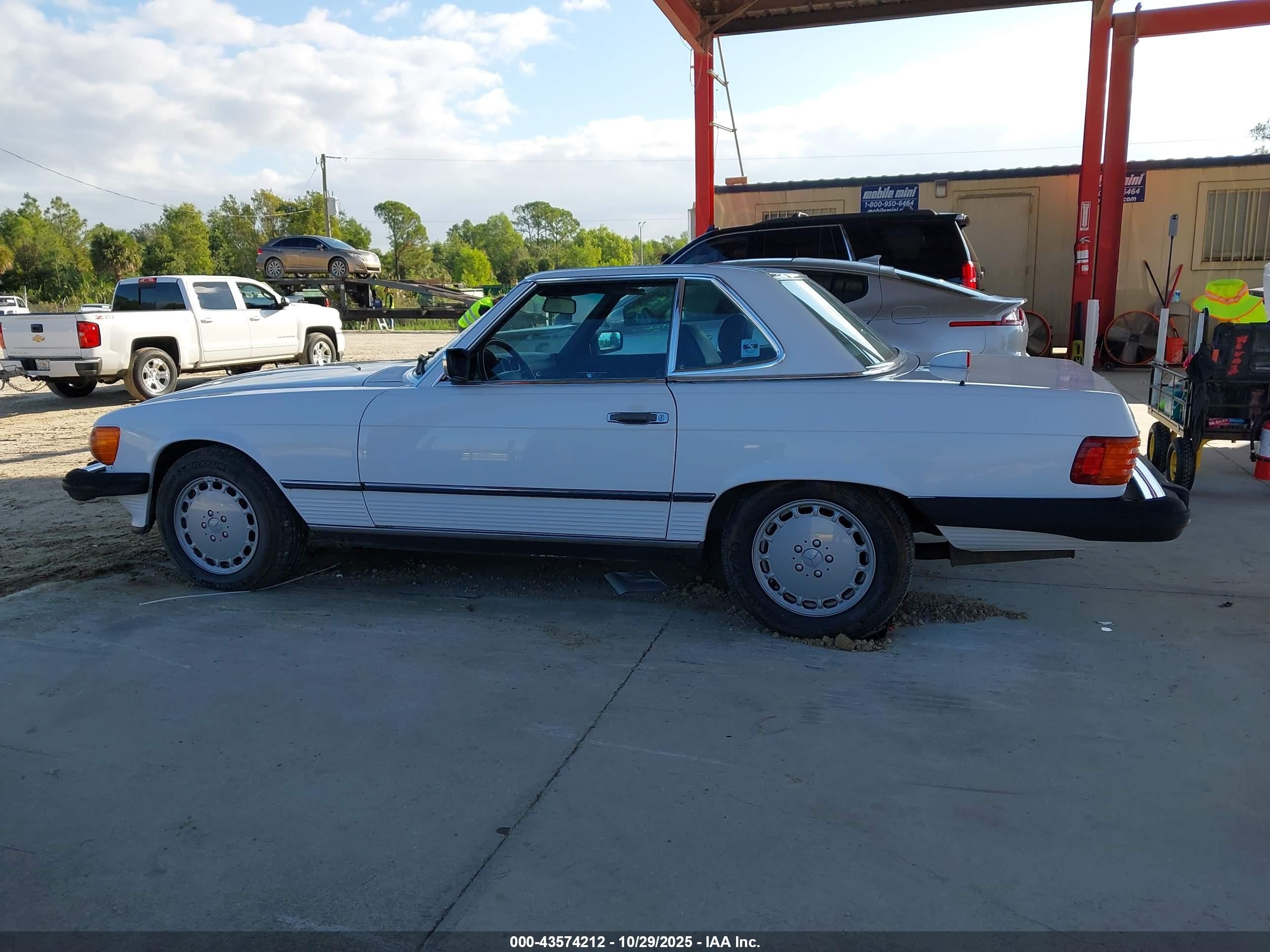 1987 Mercedes-benz 560 Sl White vin: WDBBA48D6HA058803
