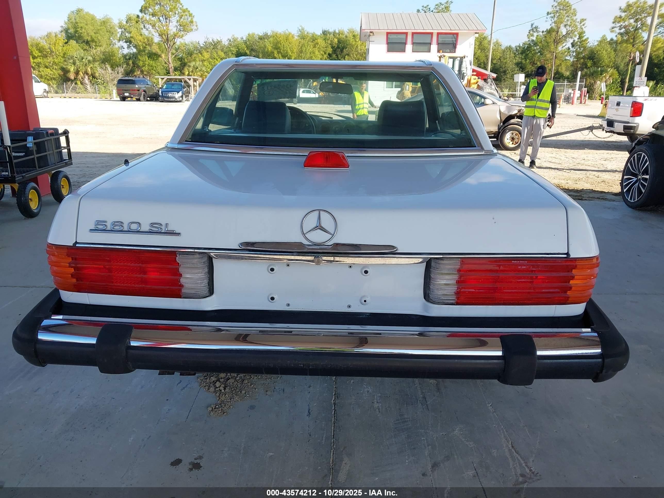 1987 Mercedes-benz 560 Sl White vin: WDBBA48D6HA058803