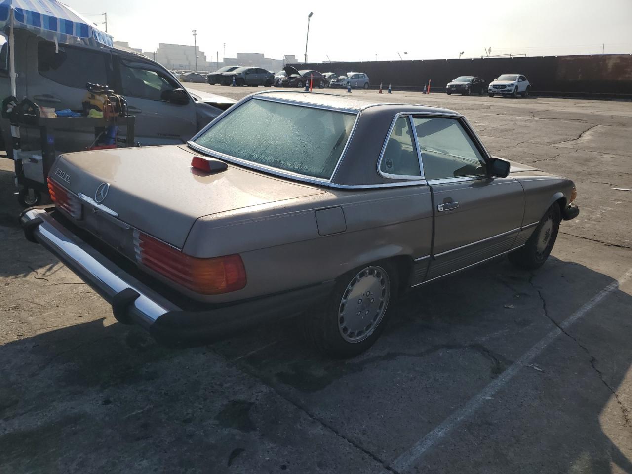 1987 Mercedes-benz 560 Sl Gold vin: WDBBA48D6HA072040