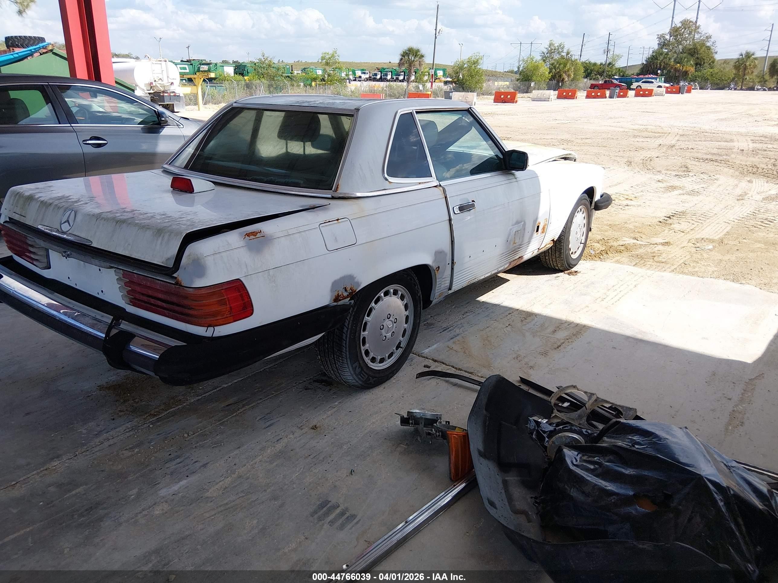 1987 Mercedes-benz 560 Sl White vin: WDBBA48D7HA060446