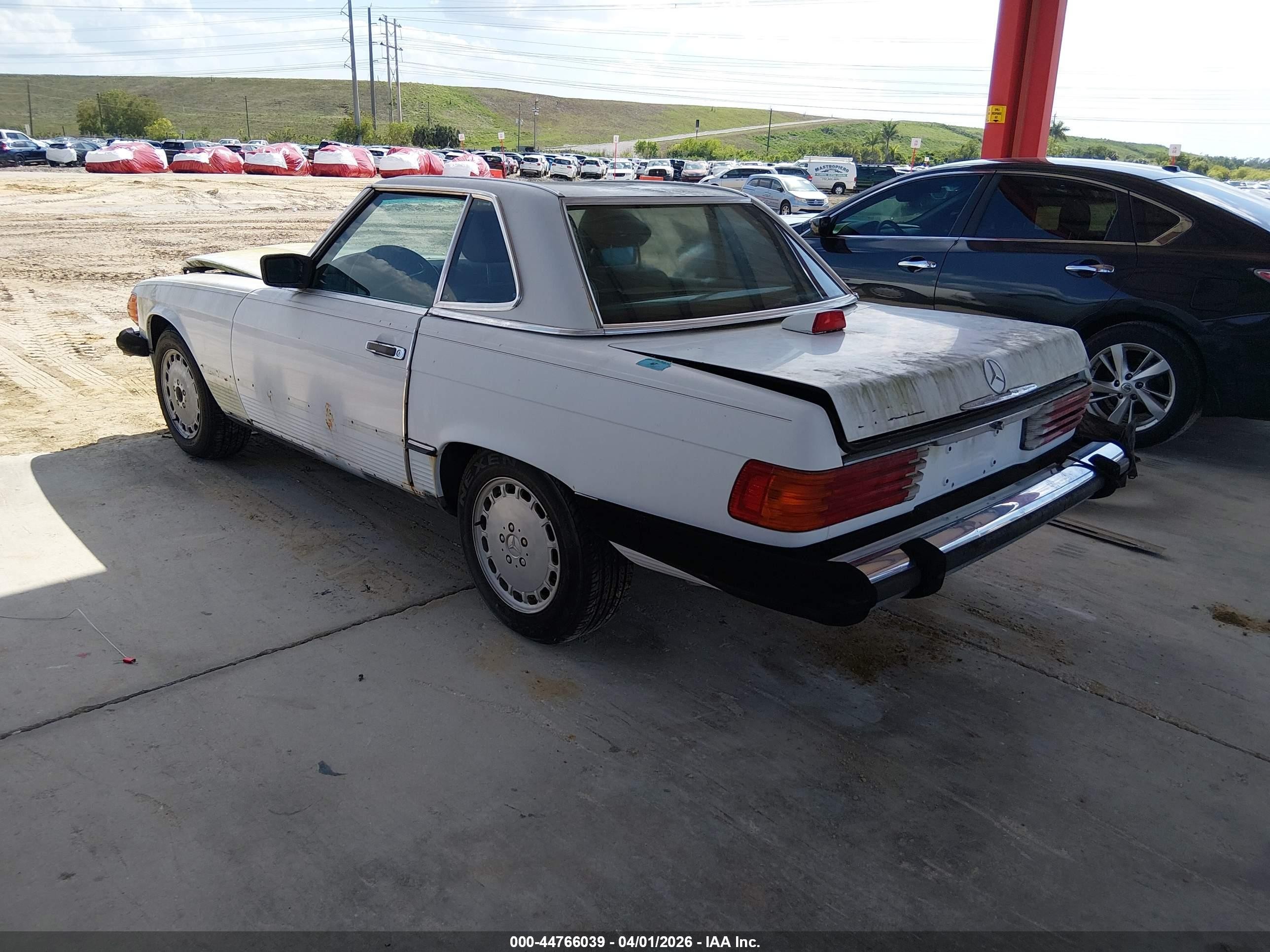 1987 Mercedes-benz 560 Sl White vin: WDBBA48D7HA060446