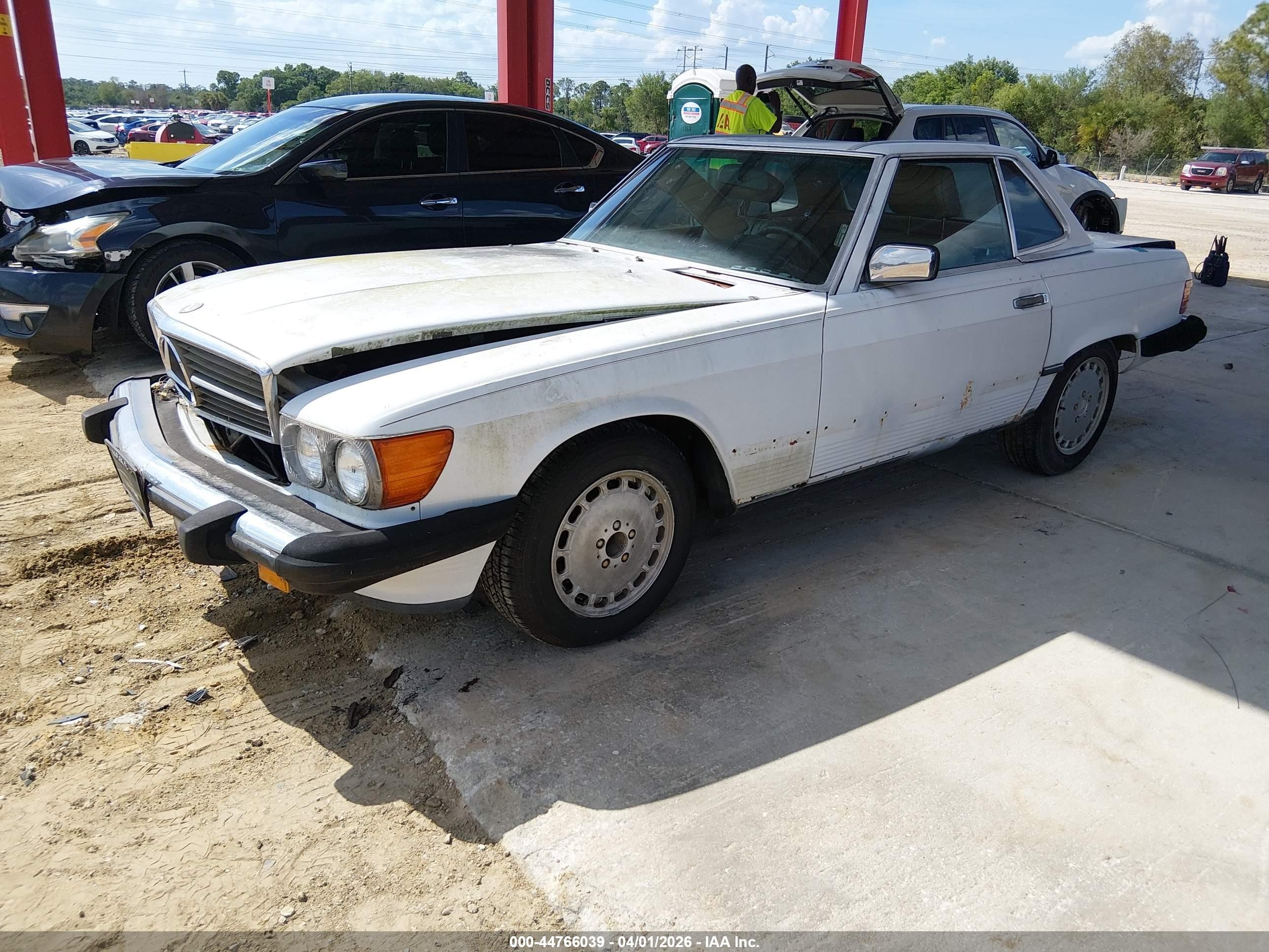 1987 Mercedes-benz 560 Sl White vin: WDBBA48D7HA060446