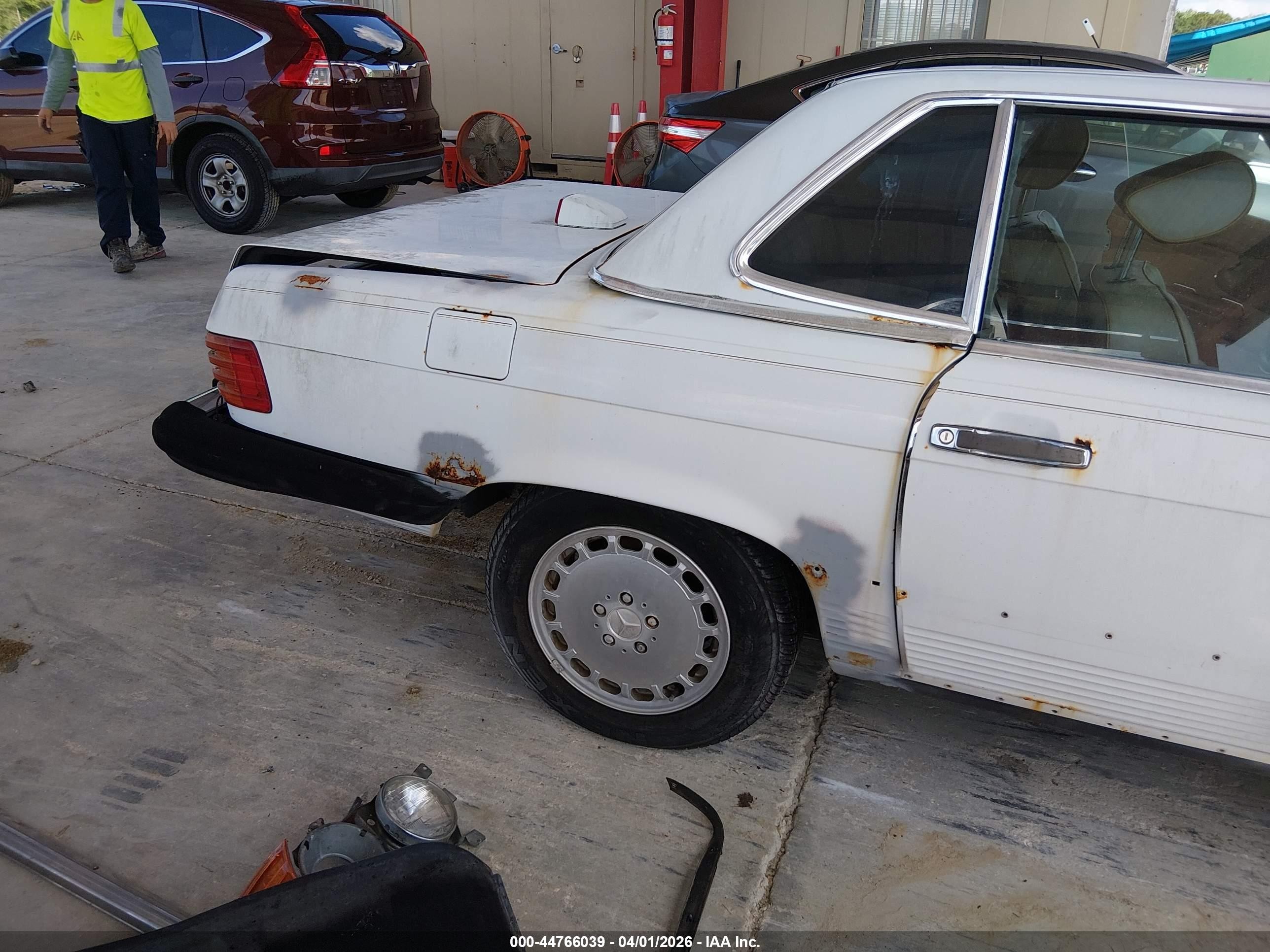 1987 Mercedes-benz 560 Sl White vin: WDBBA48D7HA060446