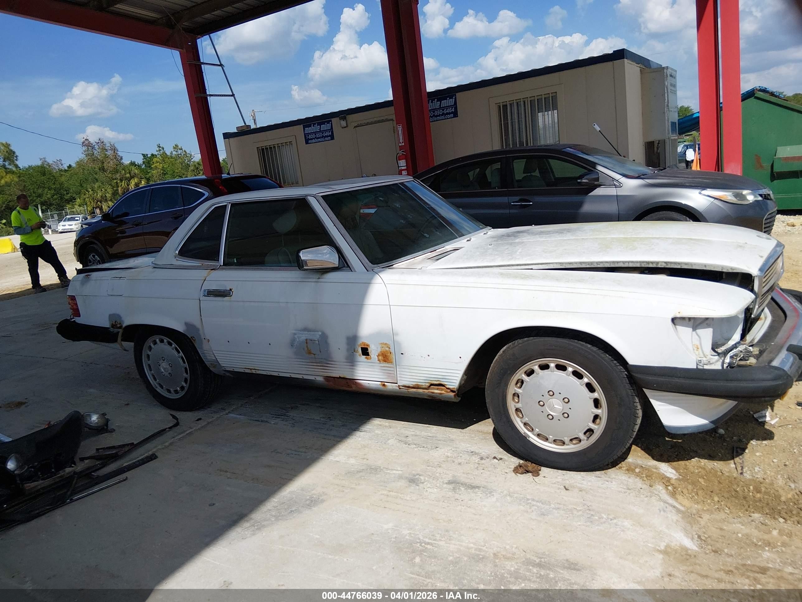 1987 Mercedes-benz 560 Sl White vin: WDBBA48D7HA060446