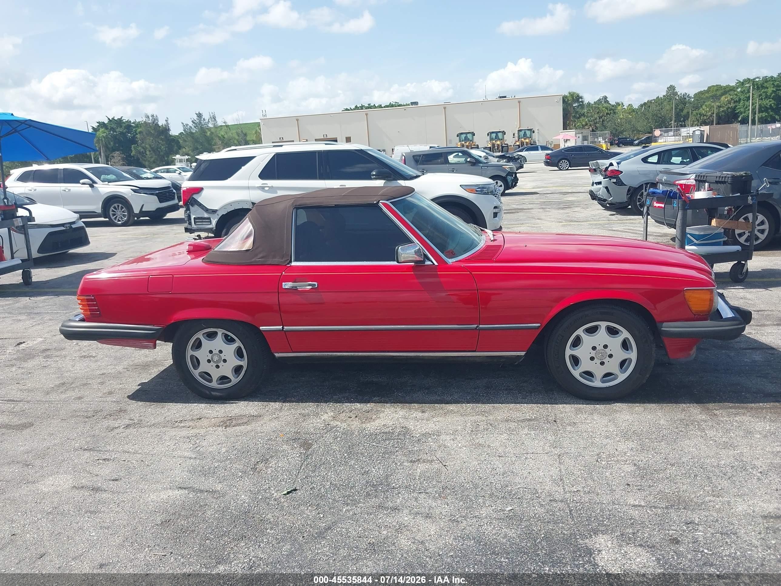 1987 Mercedes-benz 560 Sl Red vin: WDBBA48D7HA064772