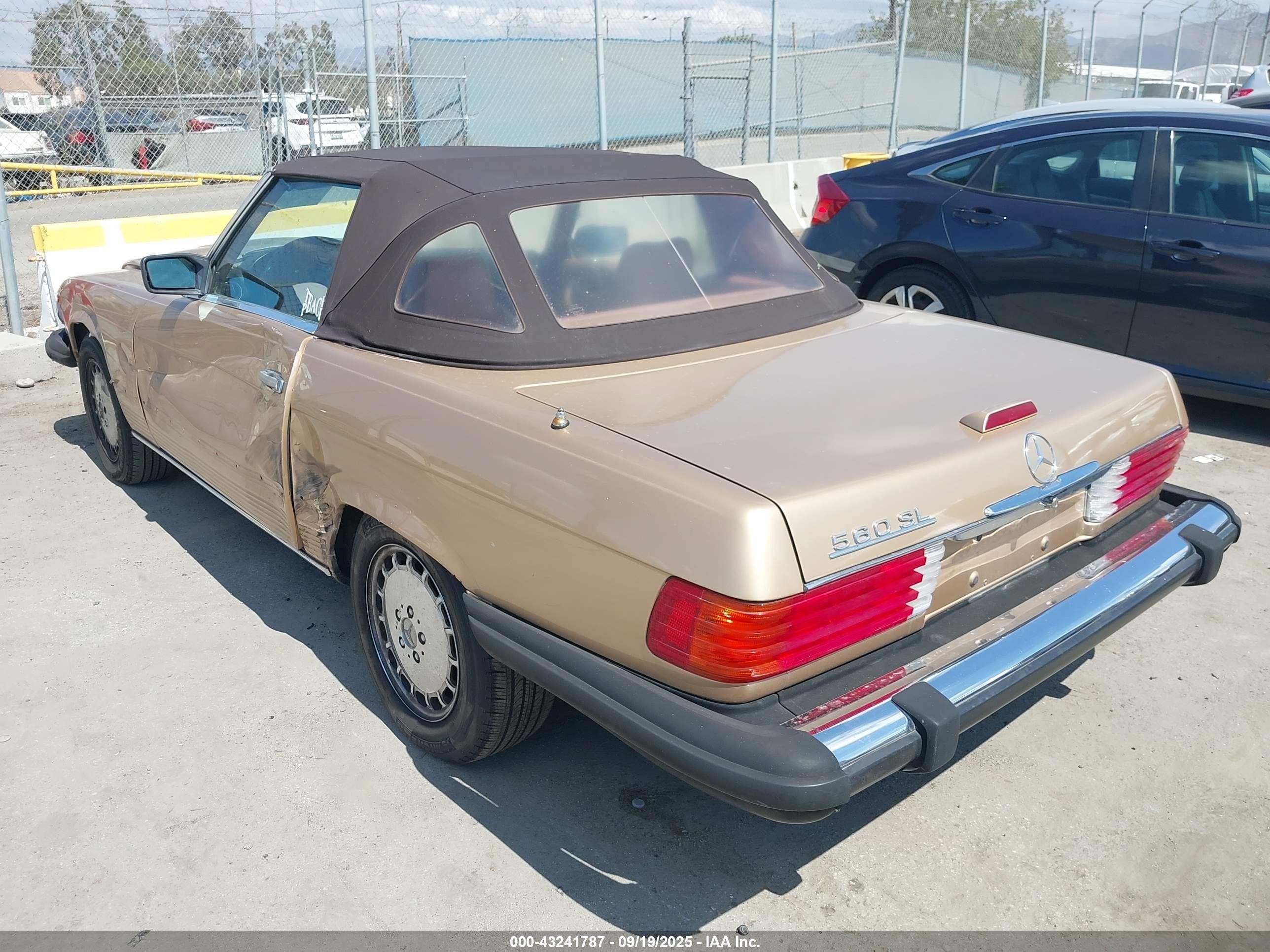 1988 Mercedes-benz 560 Sl Золотой vin: WDBBA48D7JA076460