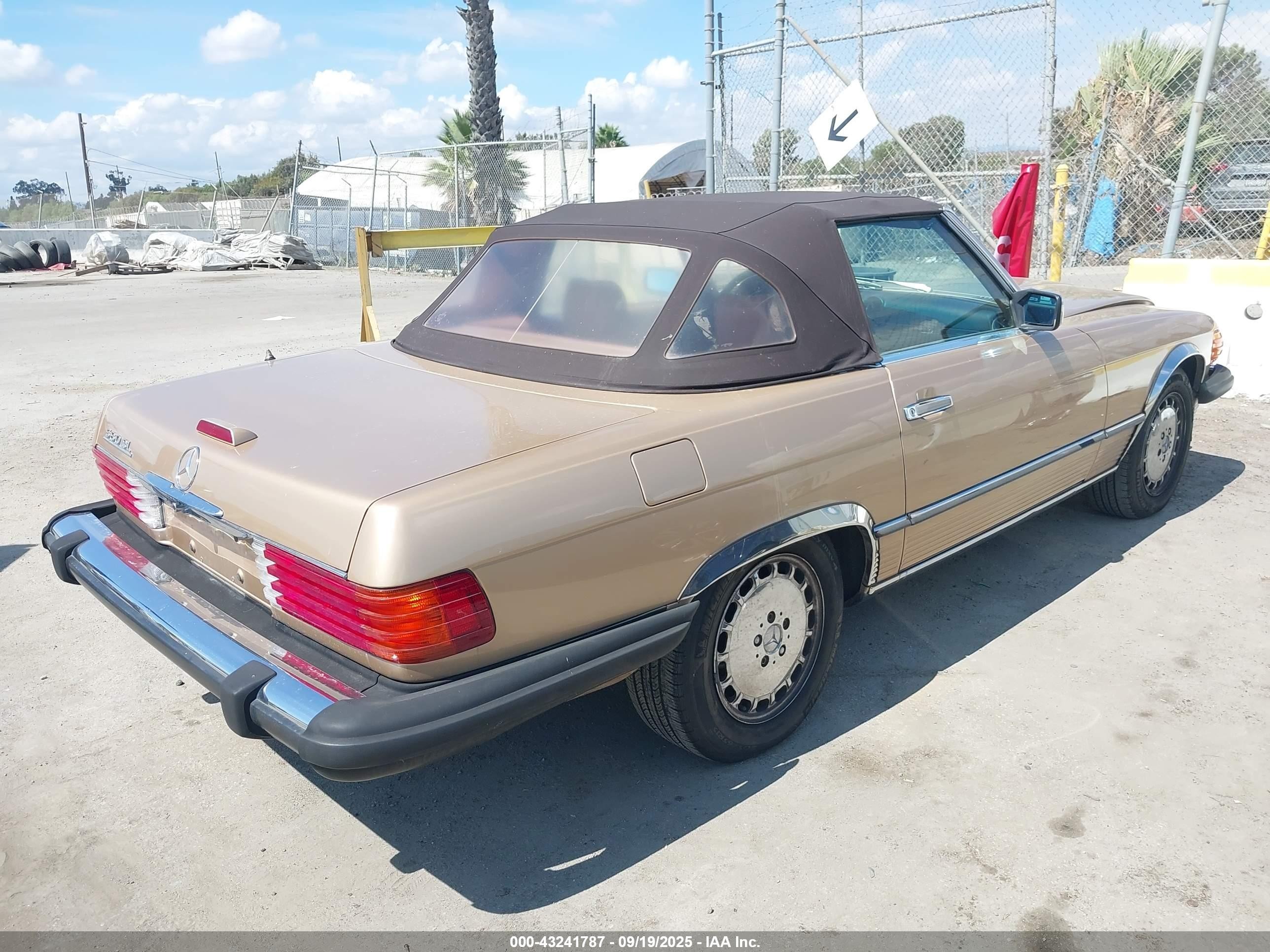 1988 Mercedes-benz 560 Sl Золотой vin: WDBBA48D7JA076460