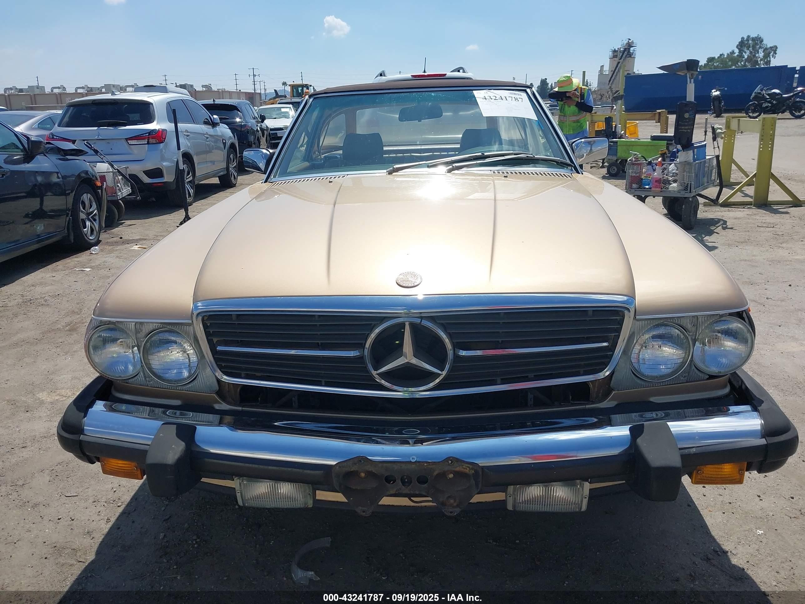 1988 Mercedes-benz 560 Sl Золотой vin: WDBBA48D7JA076460