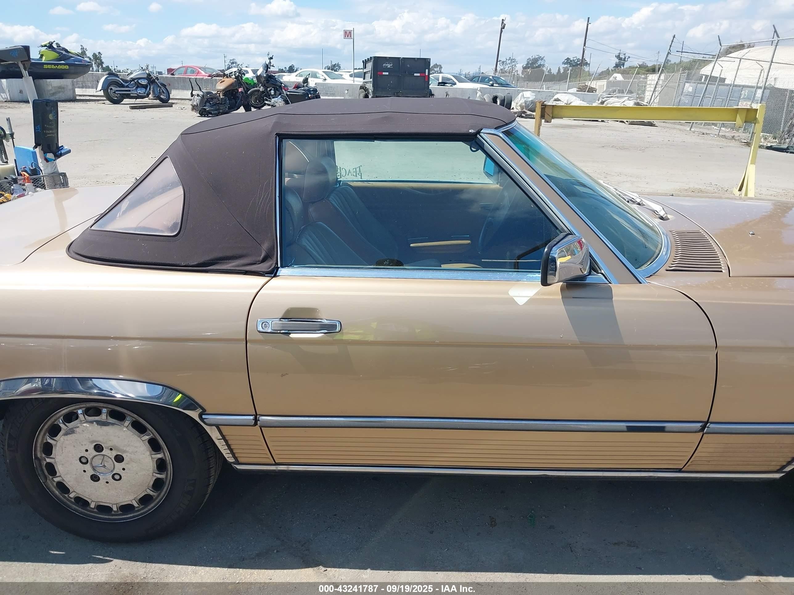 1988 Mercedes-benz 560 Sl Золотой vin: WDBBA48D7JA076460