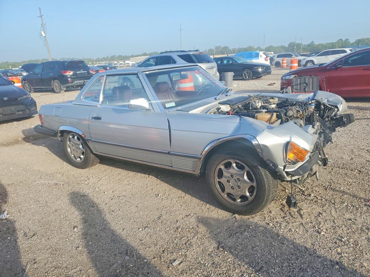 1988 Mercedes-benz 560 Sl Серебряный vin: WDBBA48D7JA085529