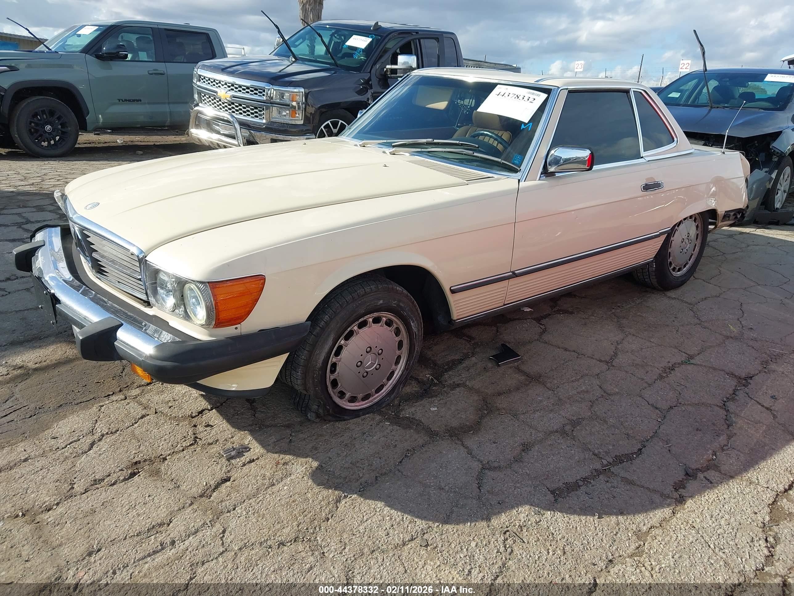 1987 Mercedes-benz 560 Sl Beige vin: WDBBA48D8HA057846
