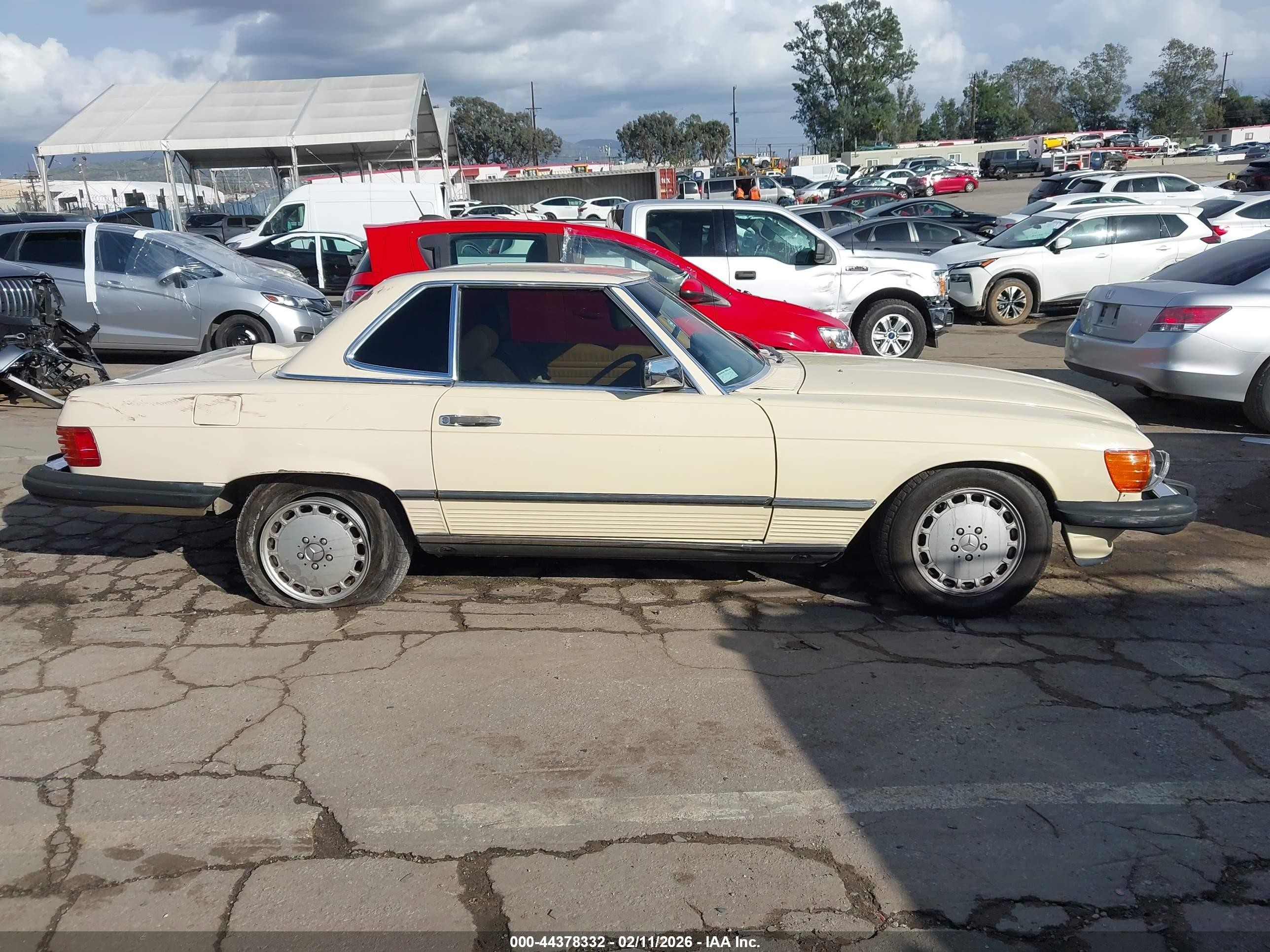 1987 Mercedes-benz 560 Sl Beige vin: WDBBA48D8HA057846
