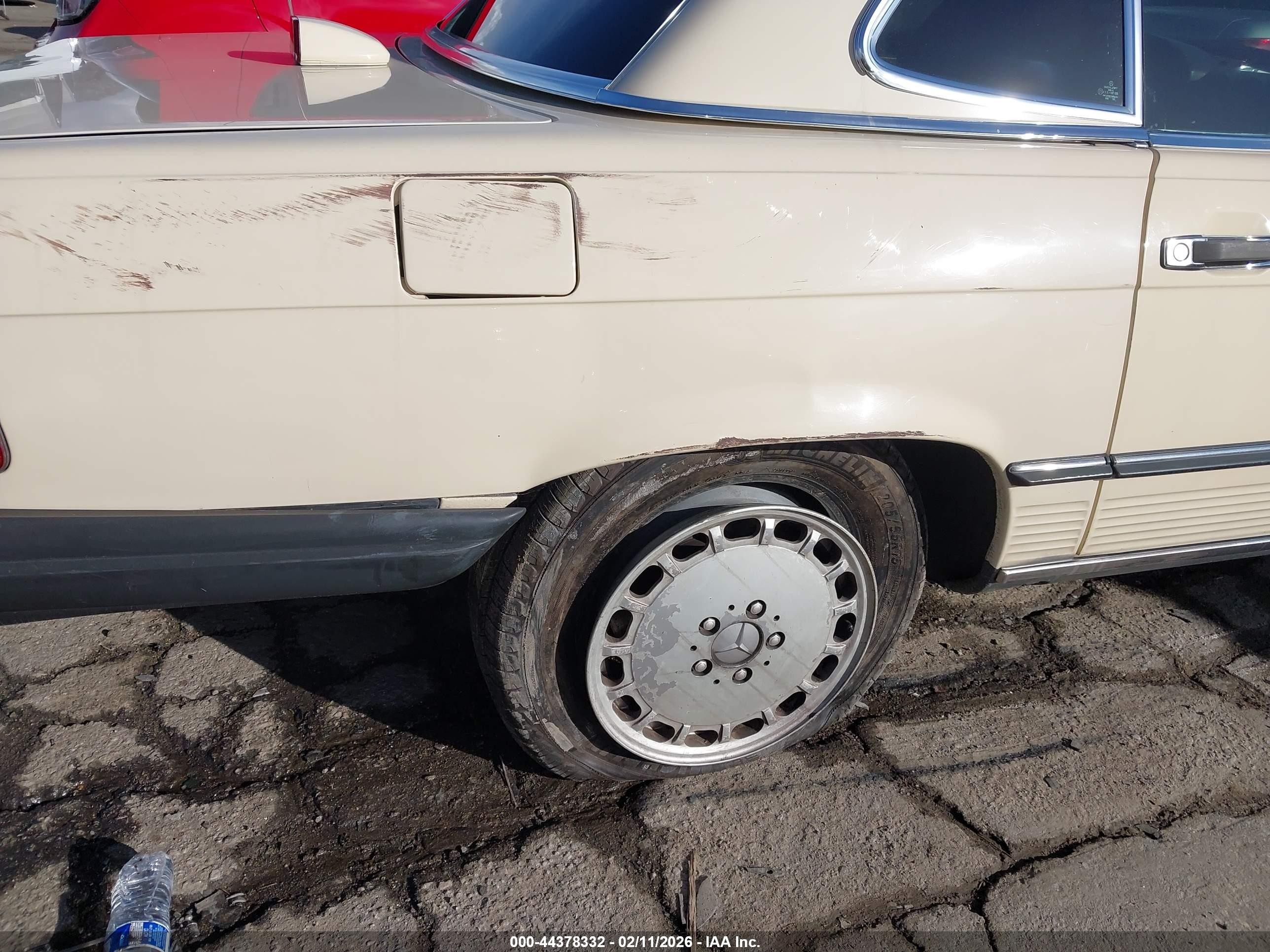 1987 Mercedes-benz 560 Sl Beige vin: WDBBA48D8HA057846