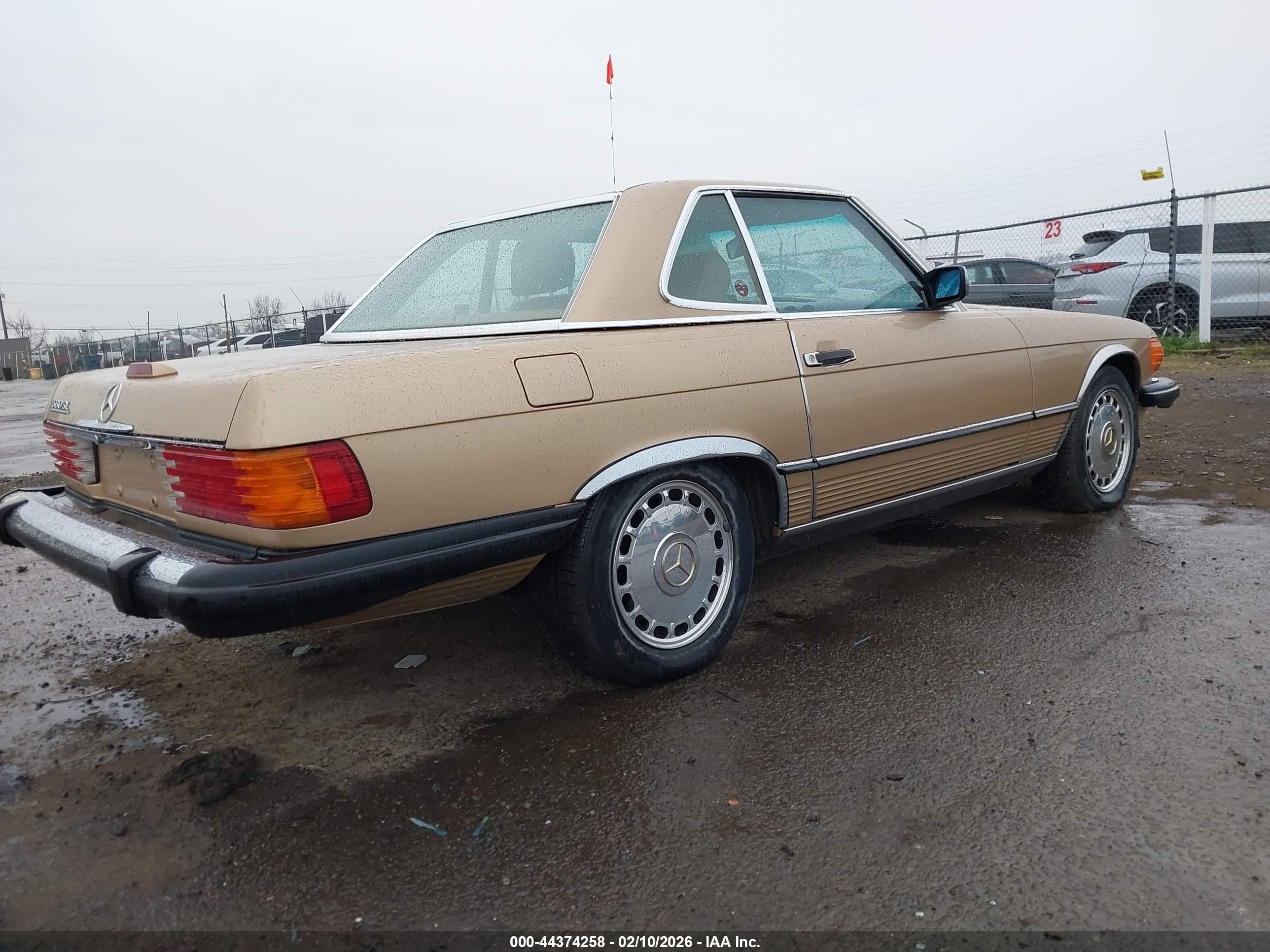 1988 Mercedes-benz 560 Sl Золотой vin: WDBBA48D8JA078105