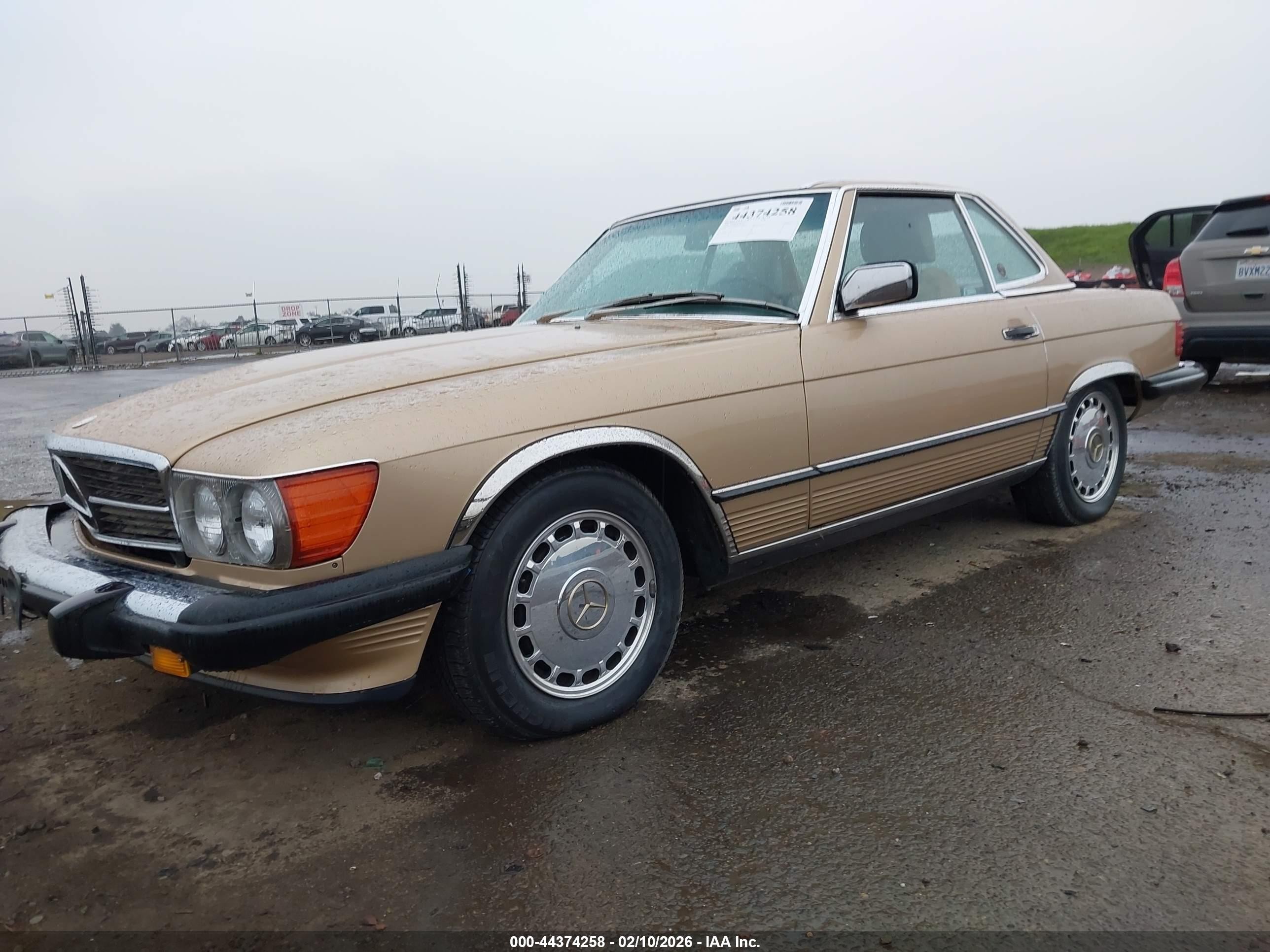 1988 Mercedes-benz 560 Sl Золотой vin: WDBBA48D8JA078105
