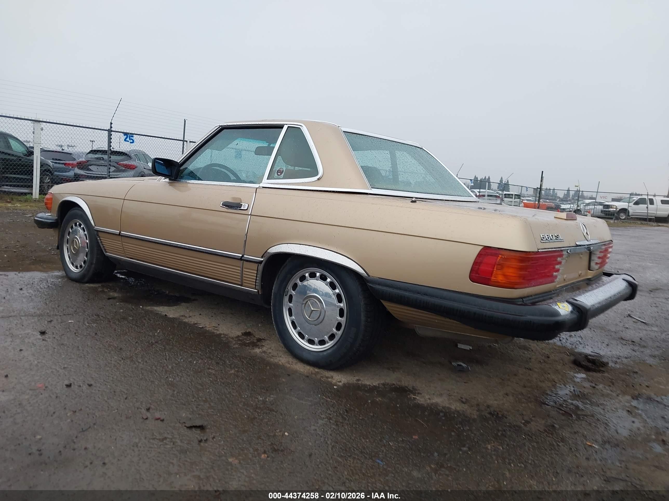 1988 Mercedes-benz 560 Sl Золотой vin: WDBBA48D8JA078105