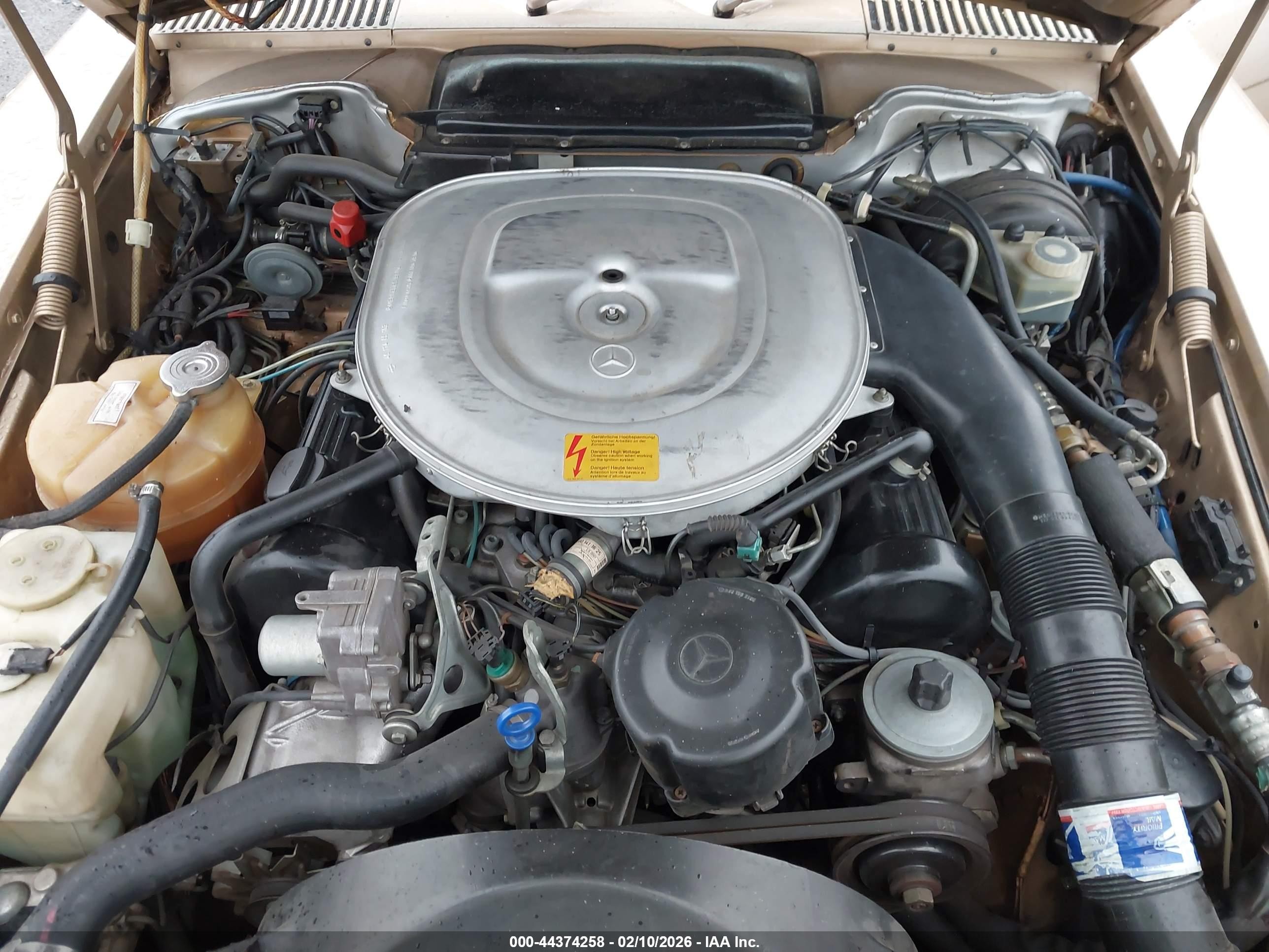 1988 Mercedes-benz 560 Sl Золотой vin: WDBBA48D8JA078105