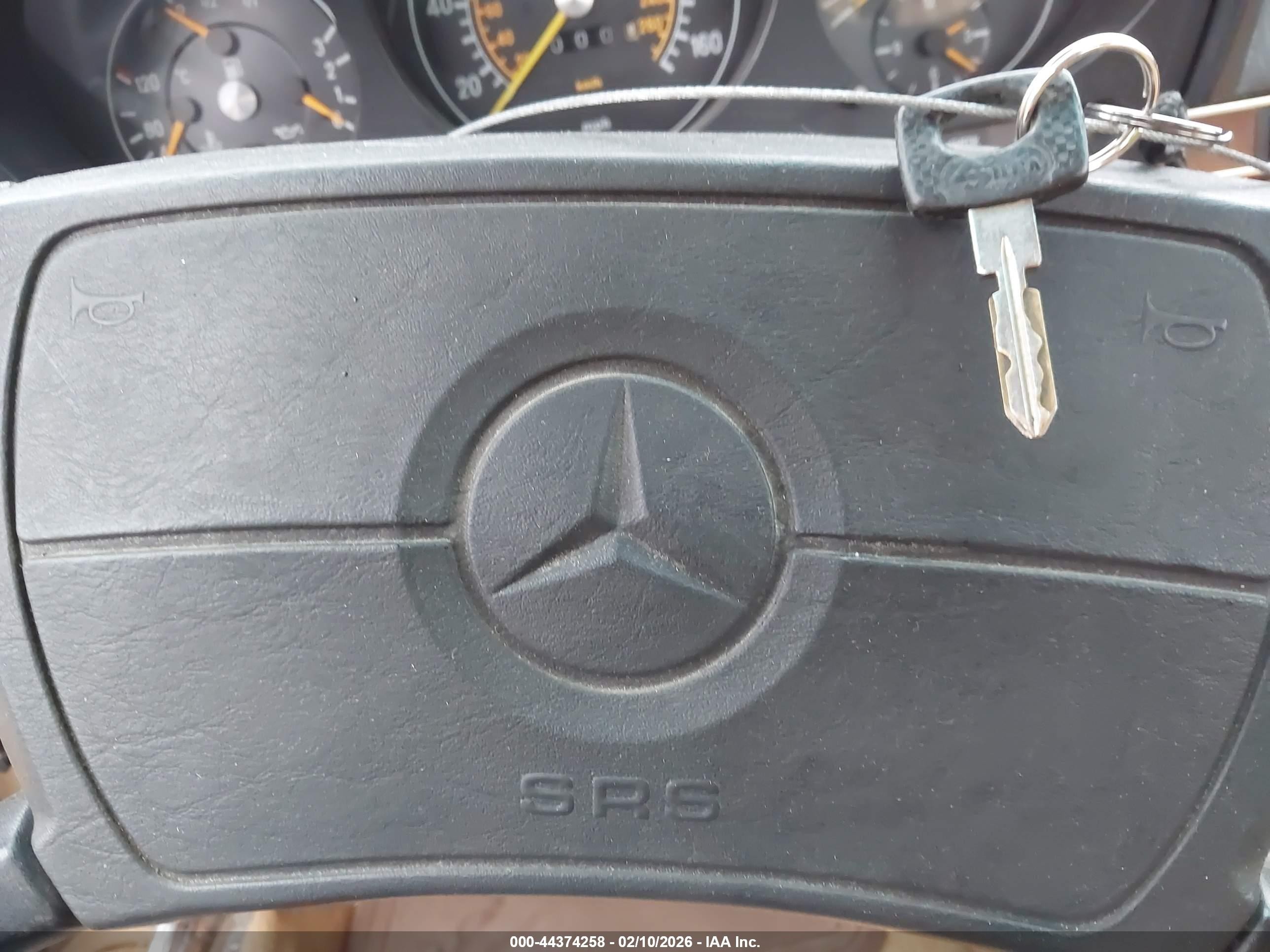 1988 Mercedes-benz 560 Sl Золотой vin: WDBBA48D8JA078105