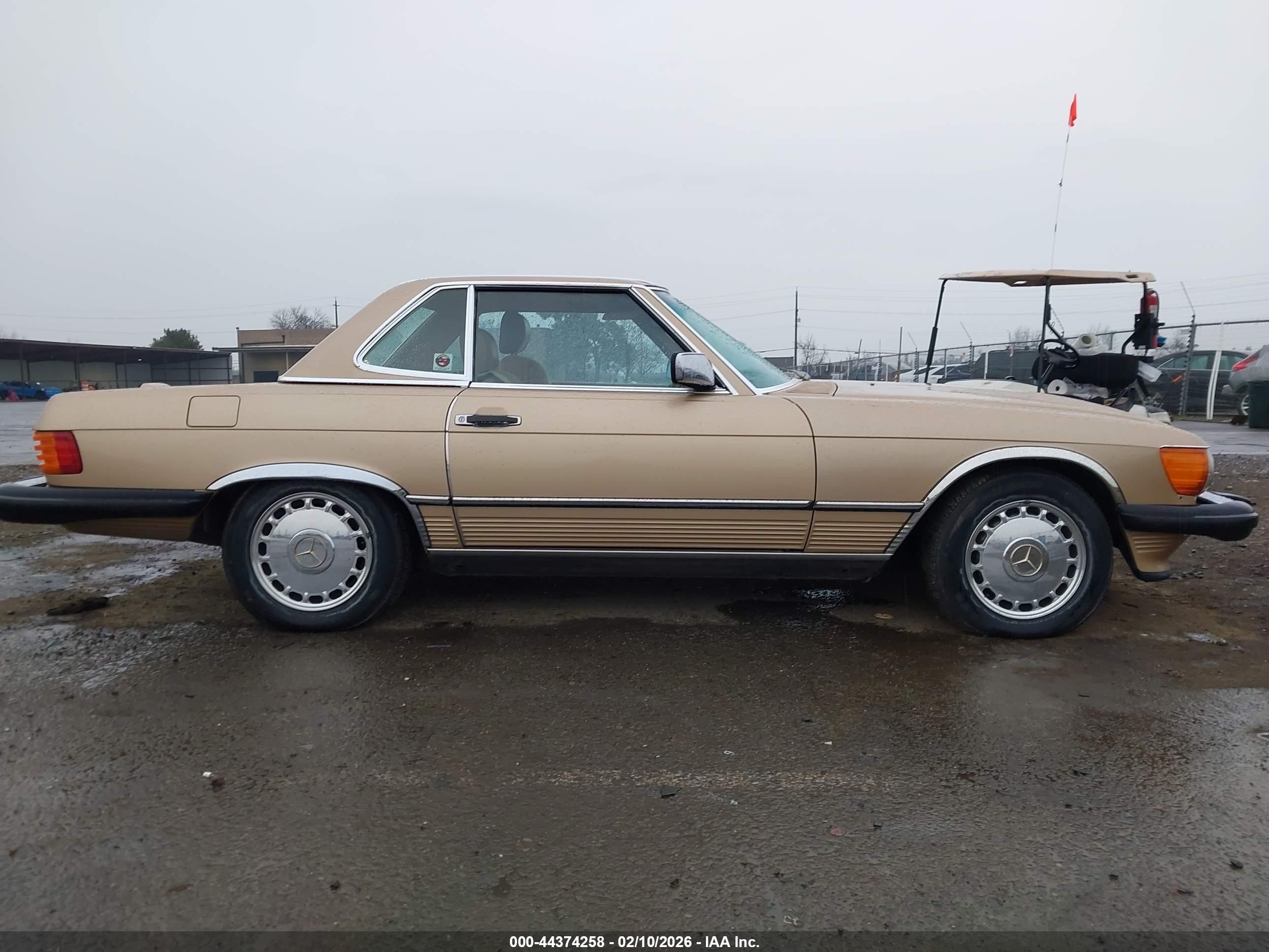1988 Mercedes-benz 560 Sl Золотой vin: WDBBA48D8JA078105