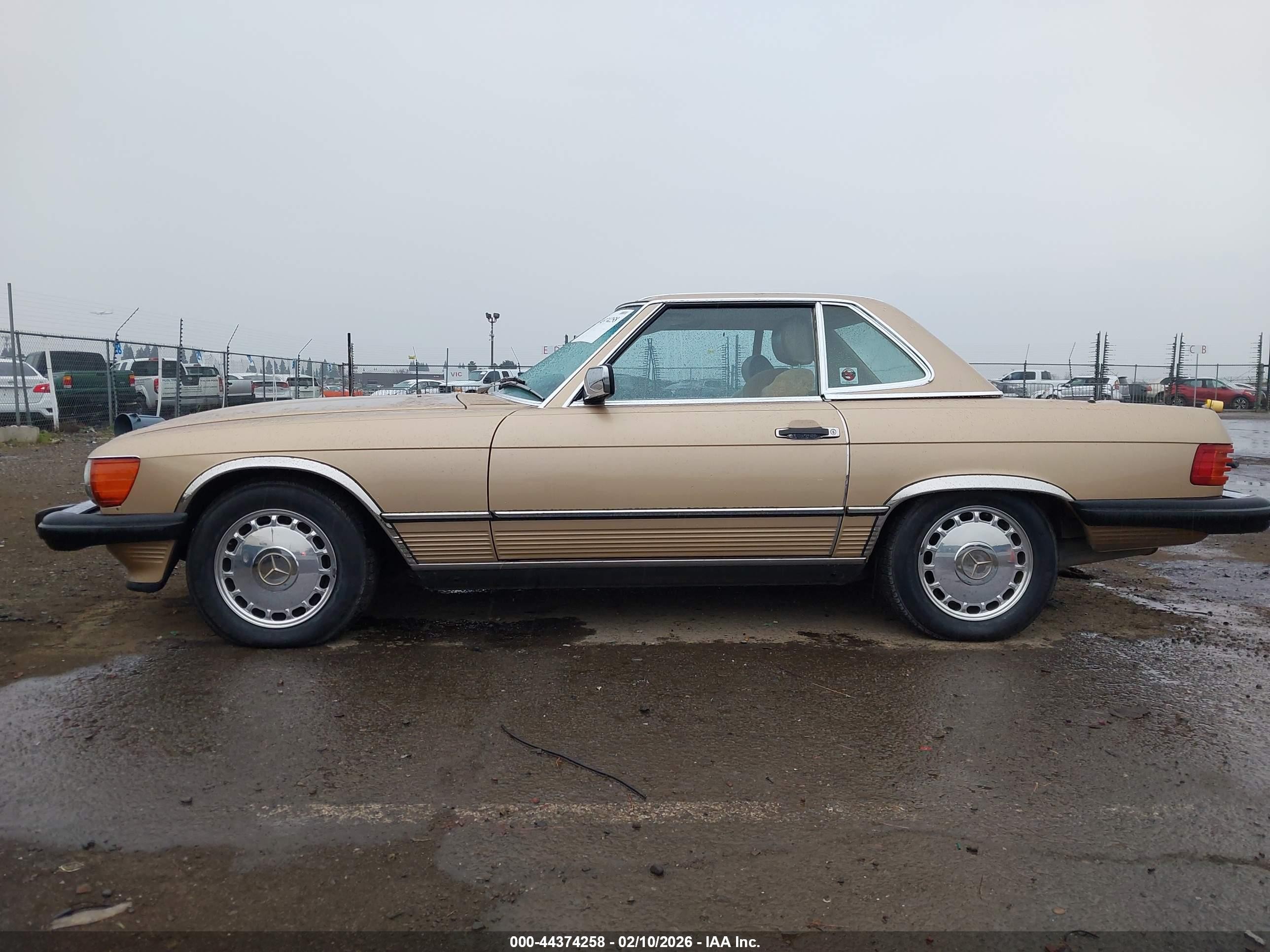 1988 Mercedes-benz 560 Sl Золотой vin: WDBBA48D8JA078105