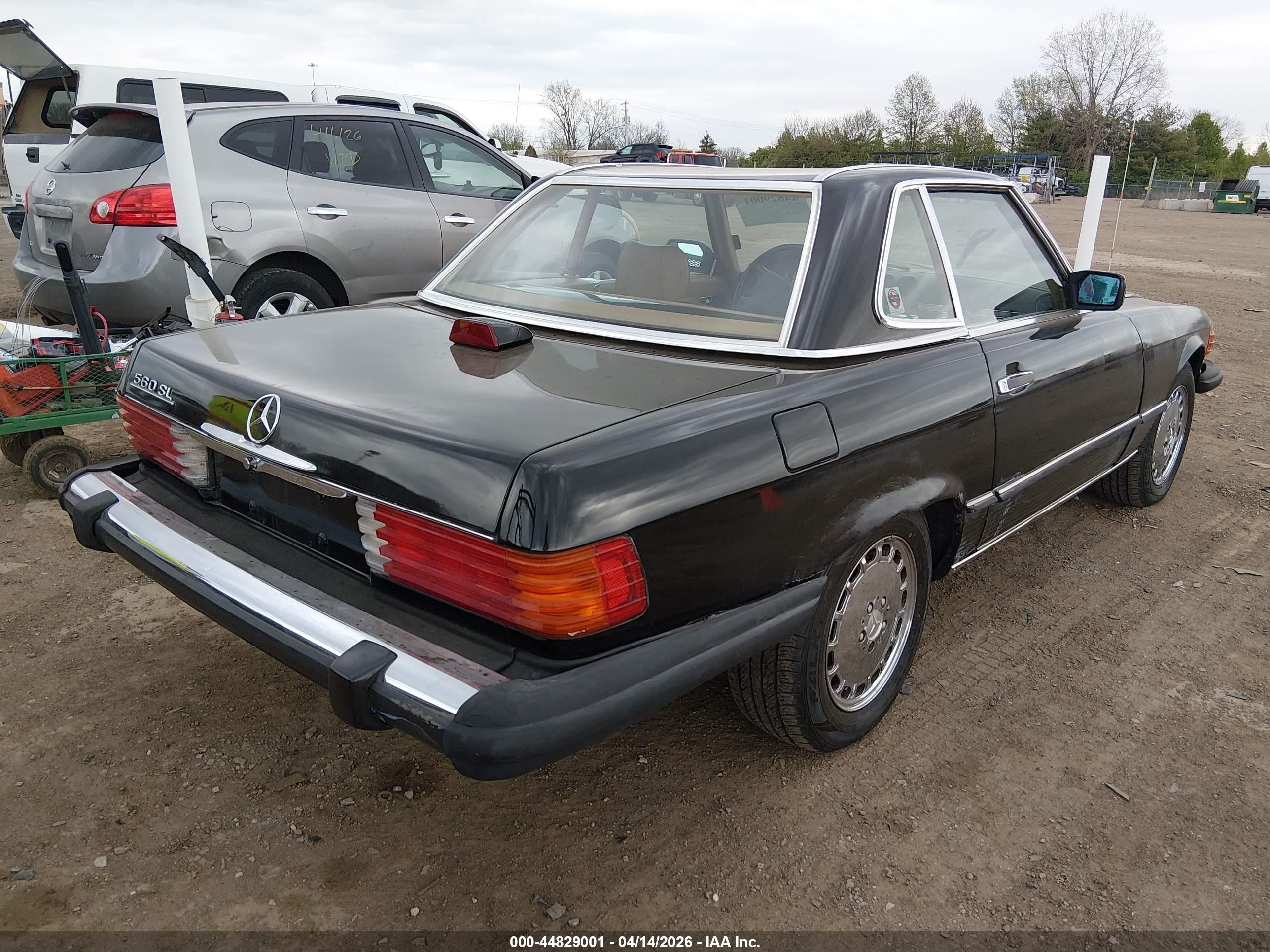 1987 Mercedes-benz 560 Sl Черный vin: WDBBA48DXHA062451