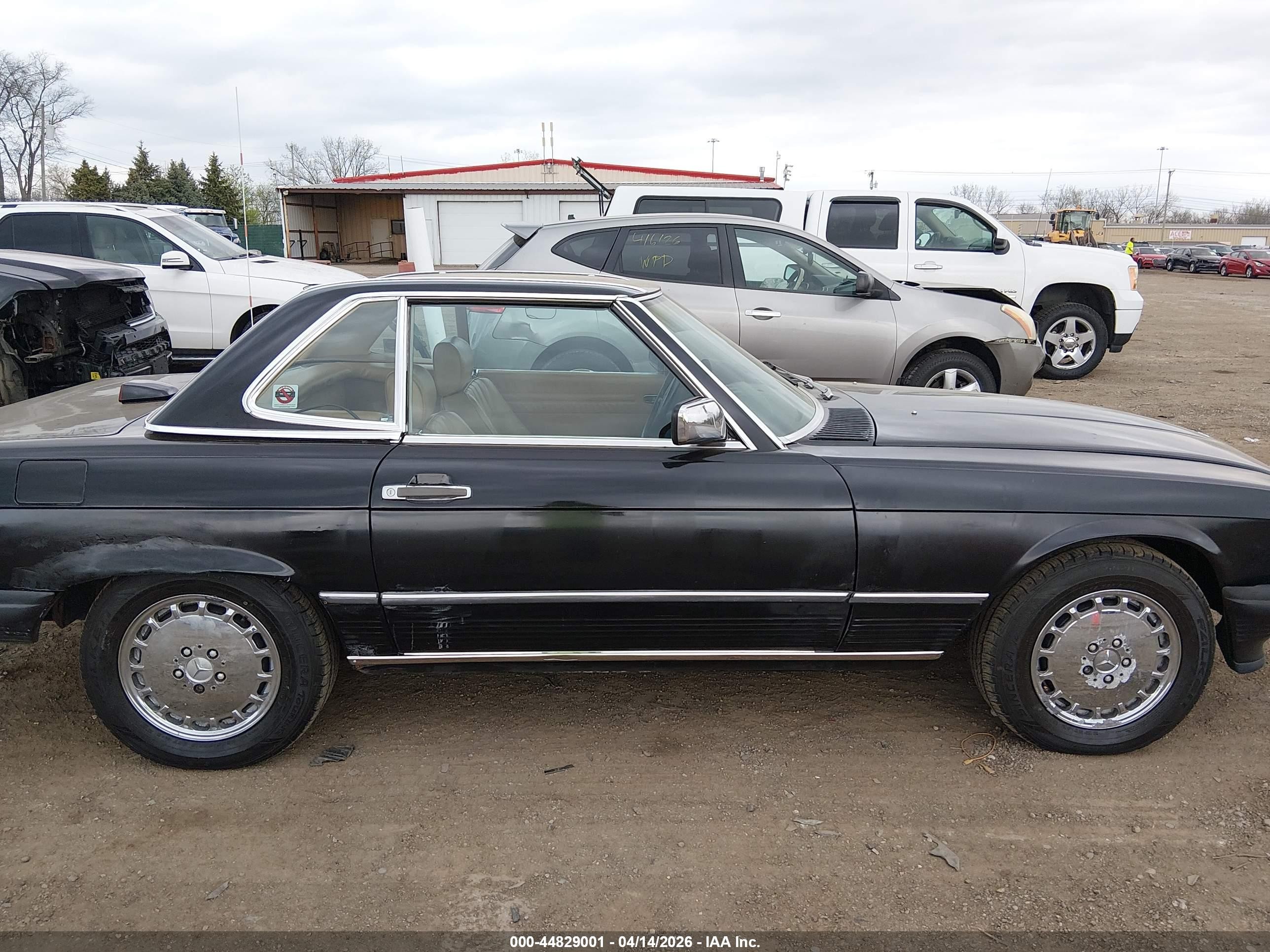 1987 Mercedes-benz 560 Sl Черный vin: WDBBA48DXHA062451
