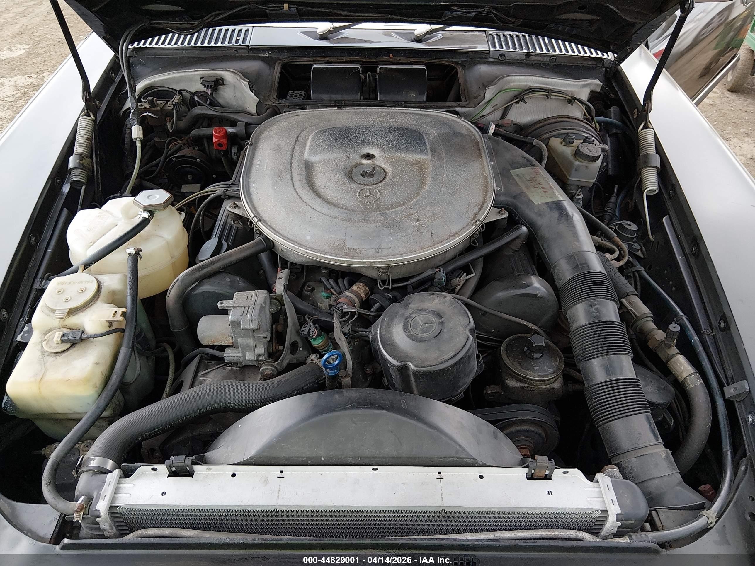 1987 Mercedes-benz 560 Sl Черный vin: WDBBA48DXHA062451