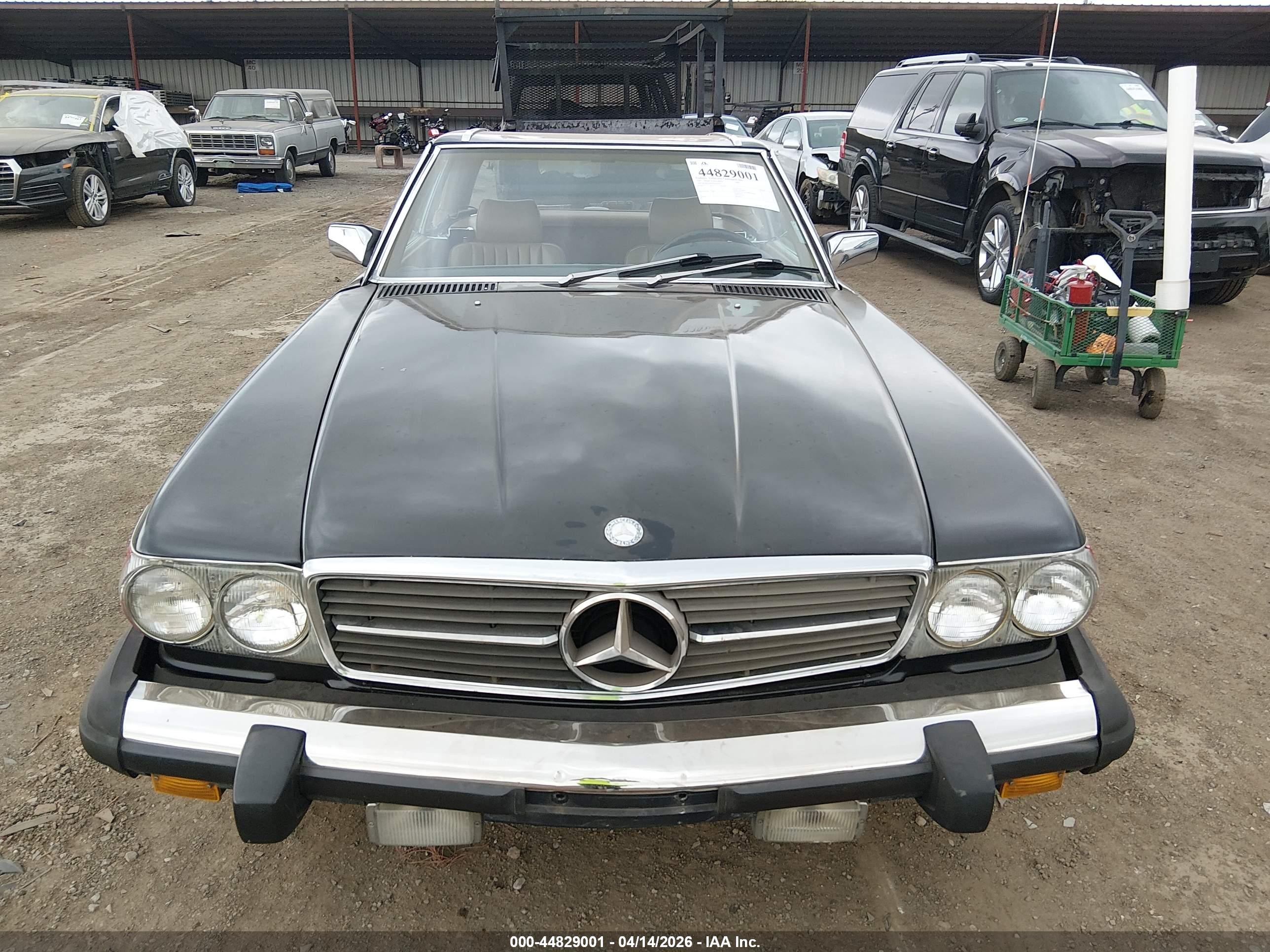1987 Mercedes-benz 560 Sl Черный vin: WDBBA48DXHA062451