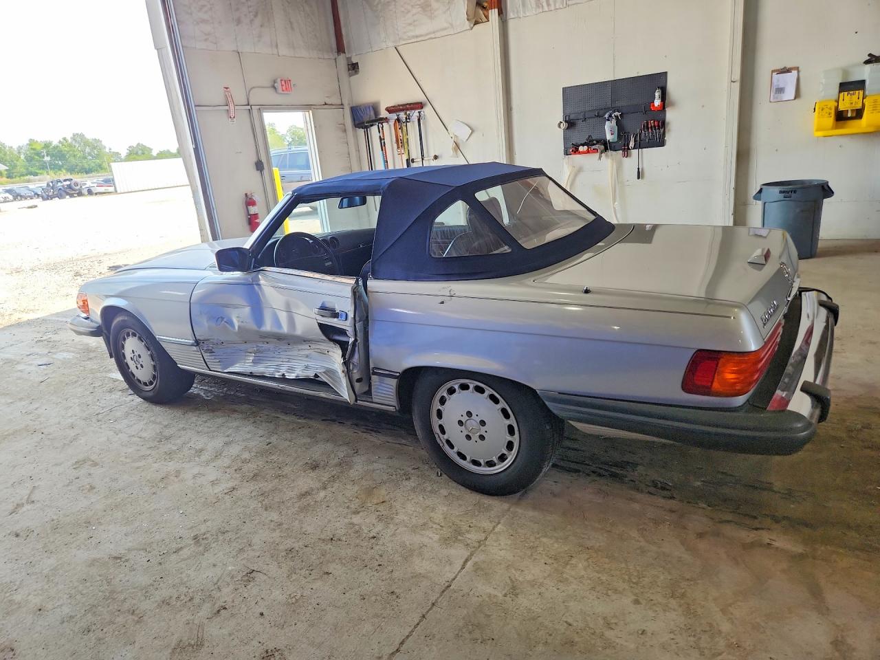 1988 Mercedes-benz 560 Sl Silver vin: WDBBA48DXJA082690