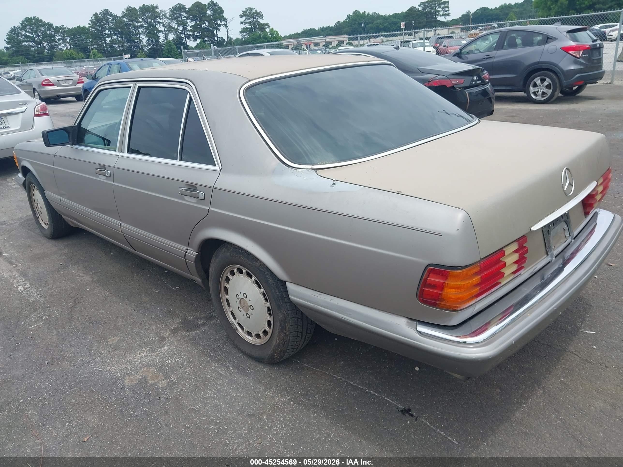 1990 Mercedes-benz 300 Se Silver vin: WDBCA24D0LA533644