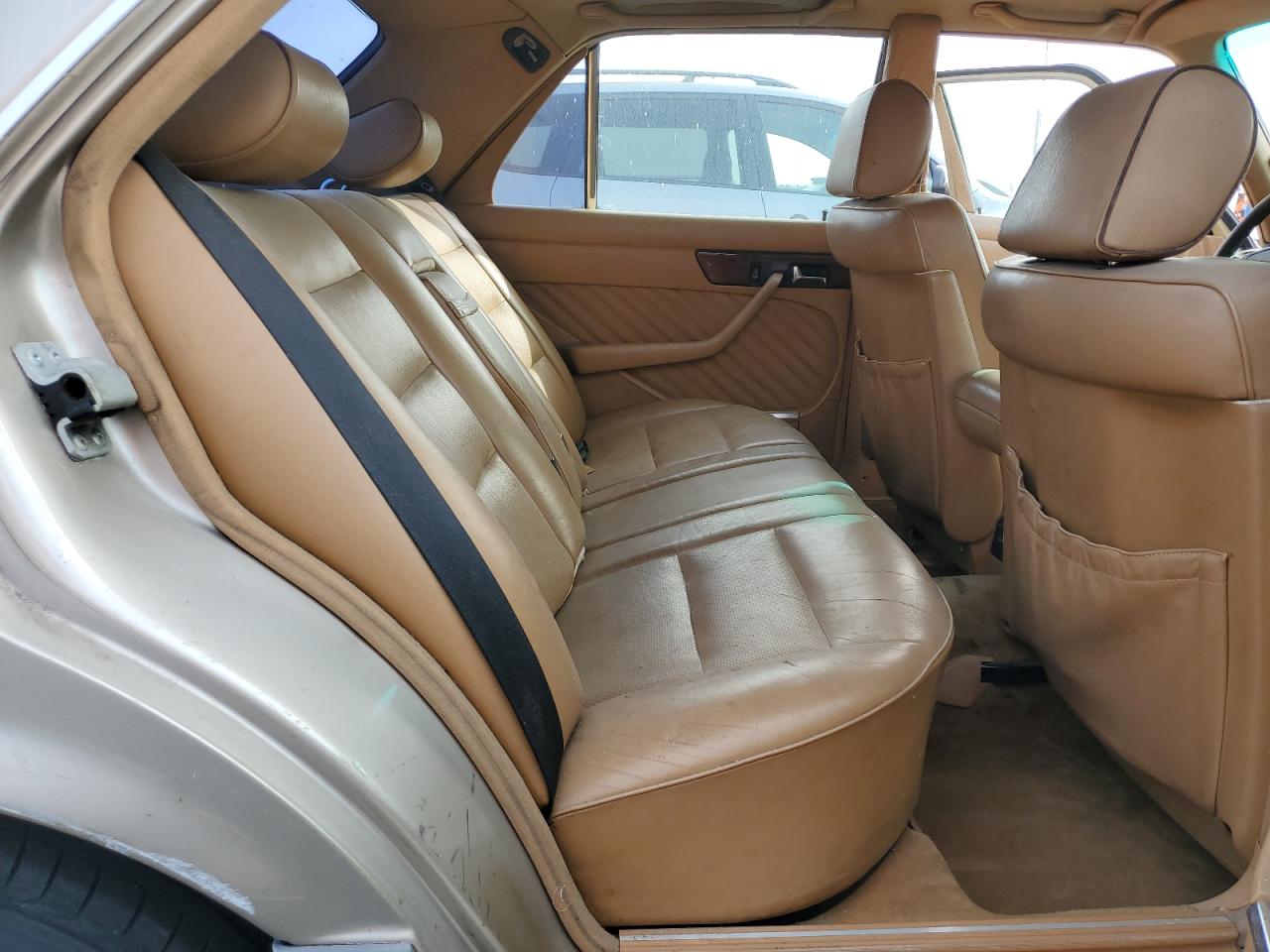 1990 Mercedes-benz 300 Se Tan vin: WDBCA24D0LA538469