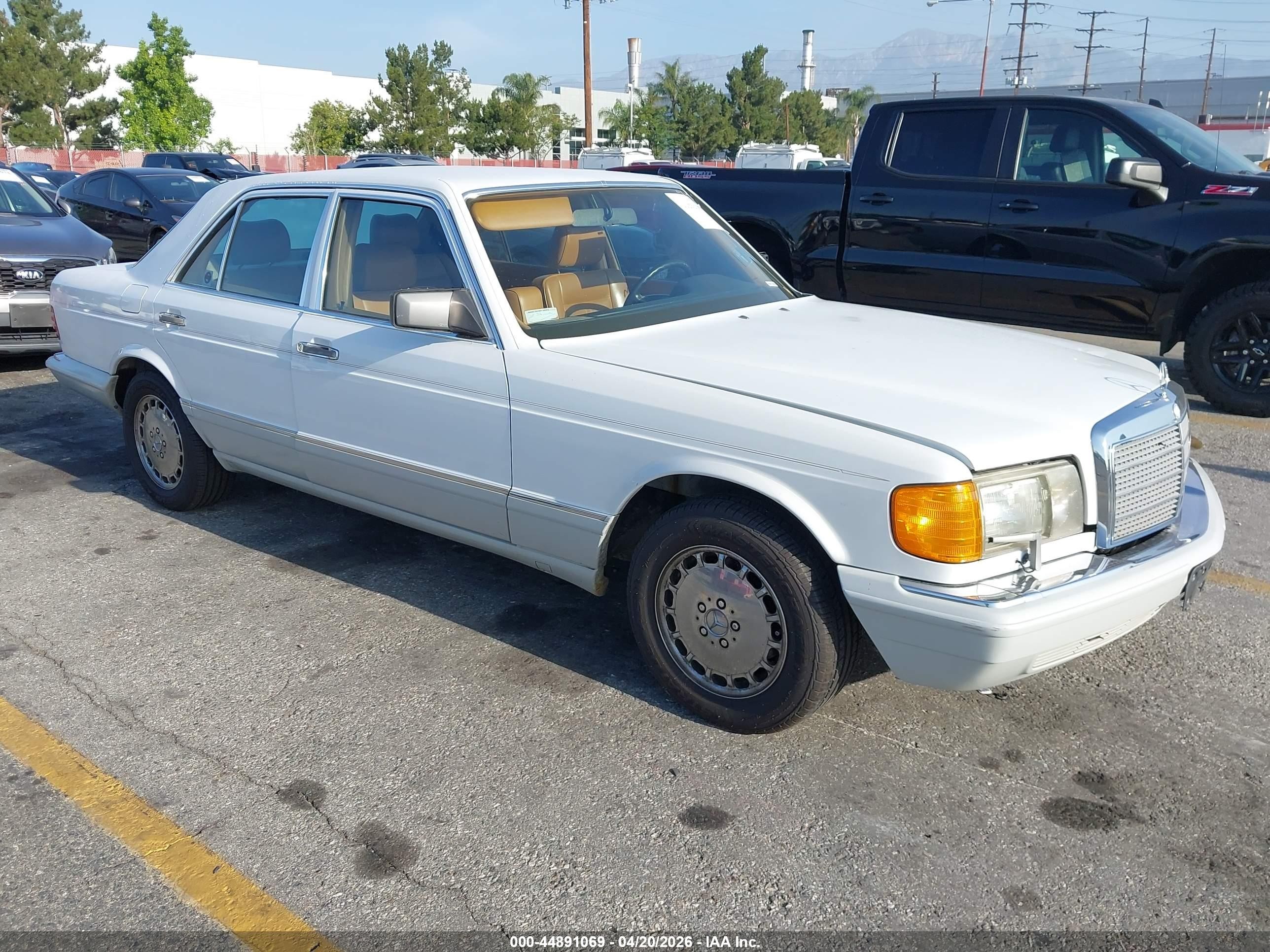 1991 Mercedes-benz 300 Se Белый vin: WDBCA24D0MA599967