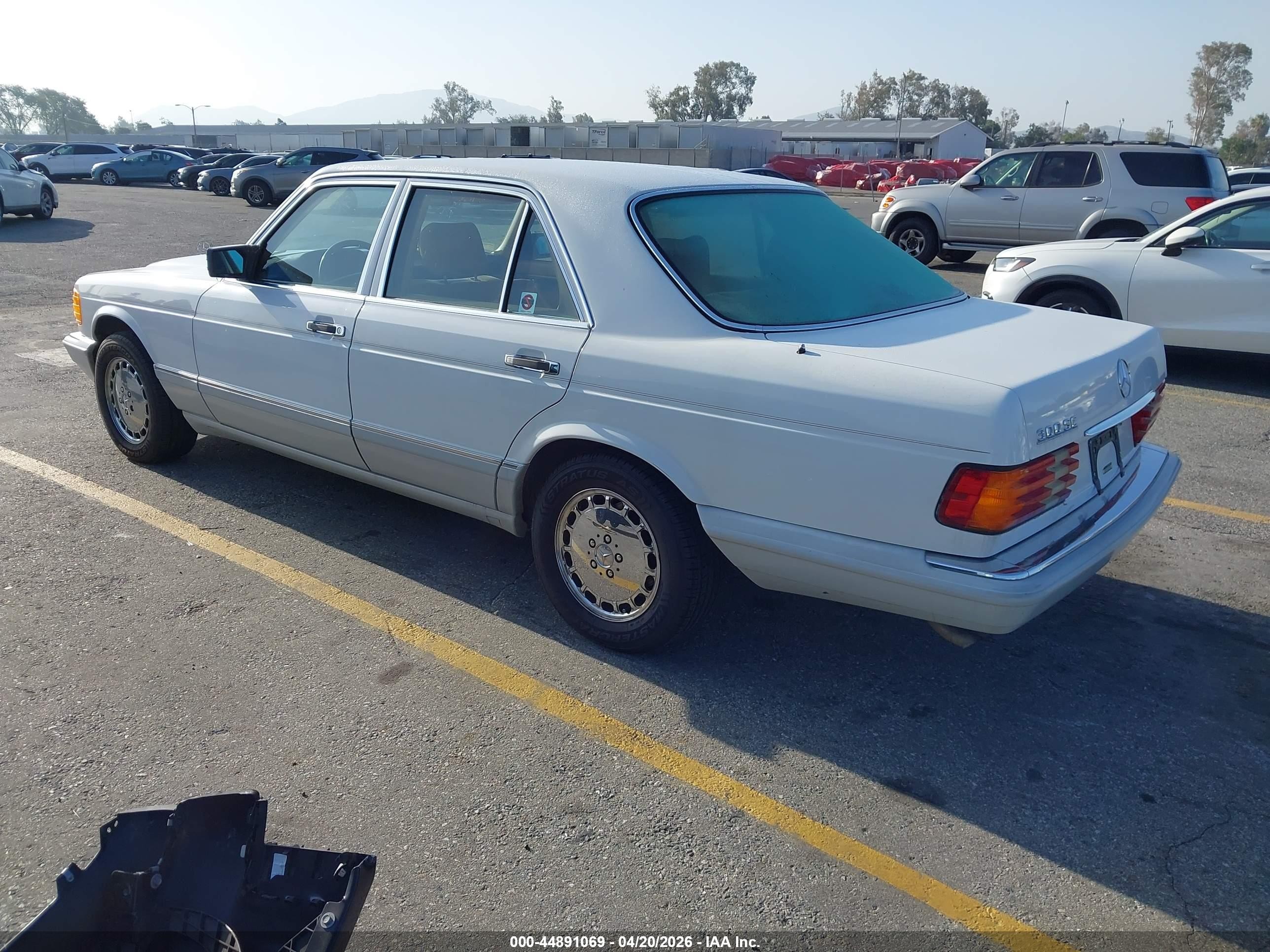 1991 Mercedes-benz 300 Se Белый vin: WDBCA24D0MA599967