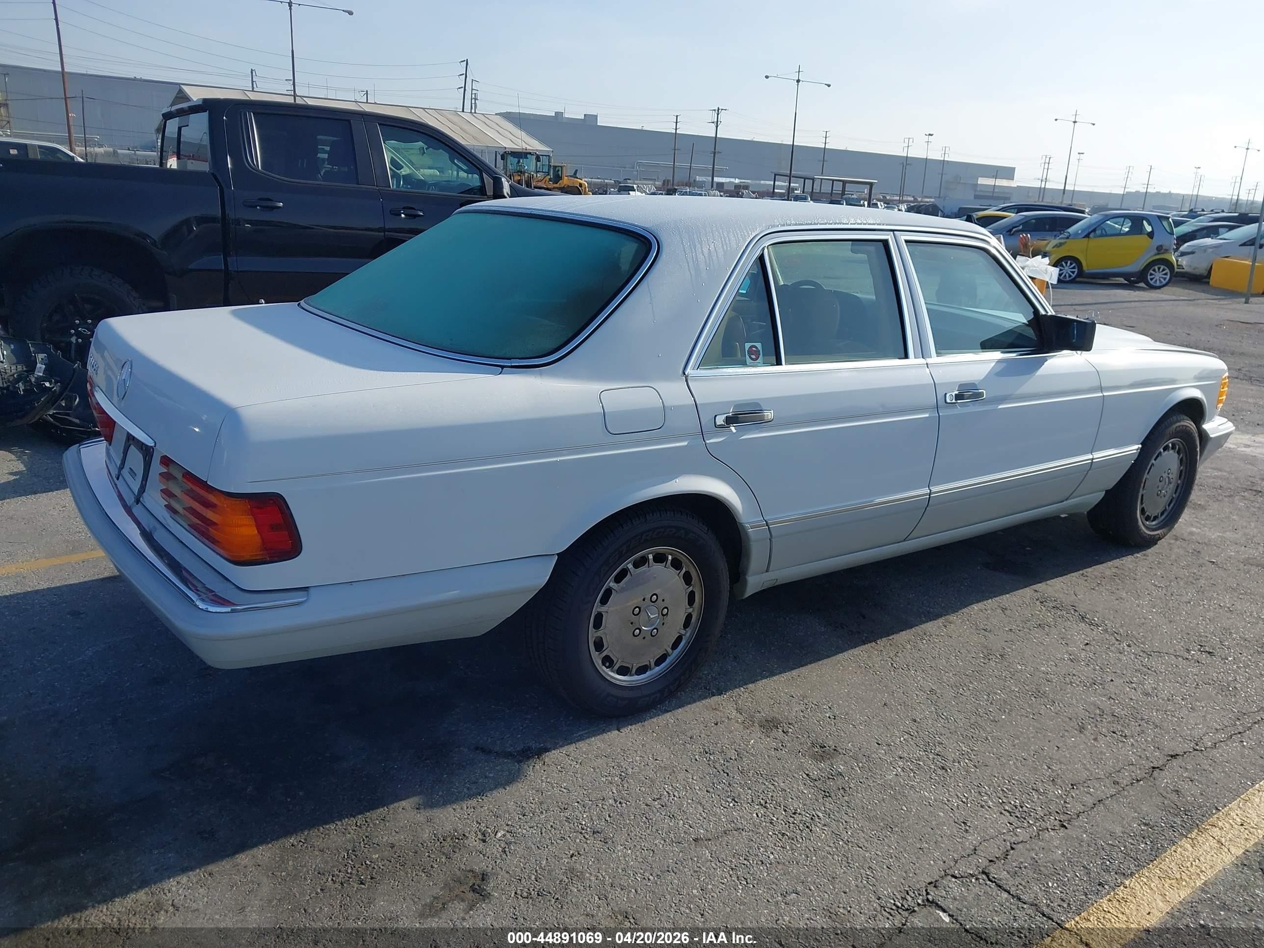 1991 Mercedes-benz 300 Se Белый vin: WDBCA24D0MA599967