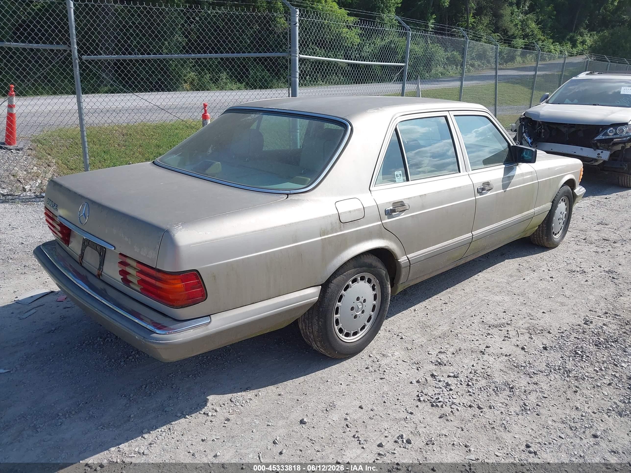 1989 Mercedes-benz 300 Se Gold vin: WDBCA24D1KA463912