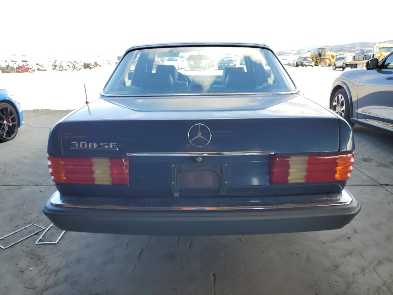 1988 Mercedes-benz 300 Se Синий vin: WDBCA24D2JA422445