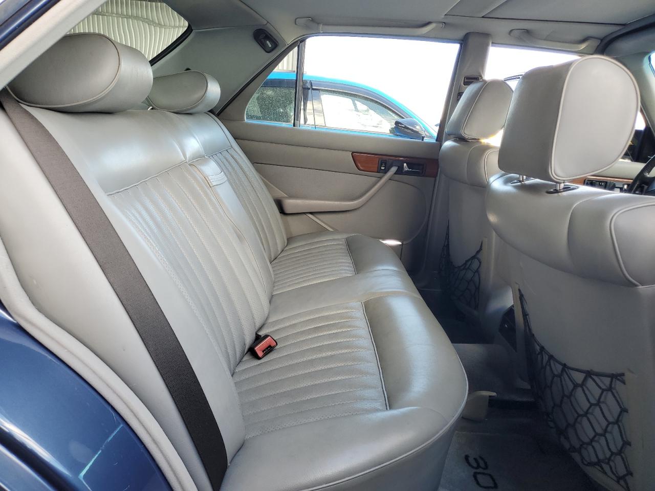 1988 Mercedes-benz 300 Se Синий vin: WDBCA24D2JA422445
