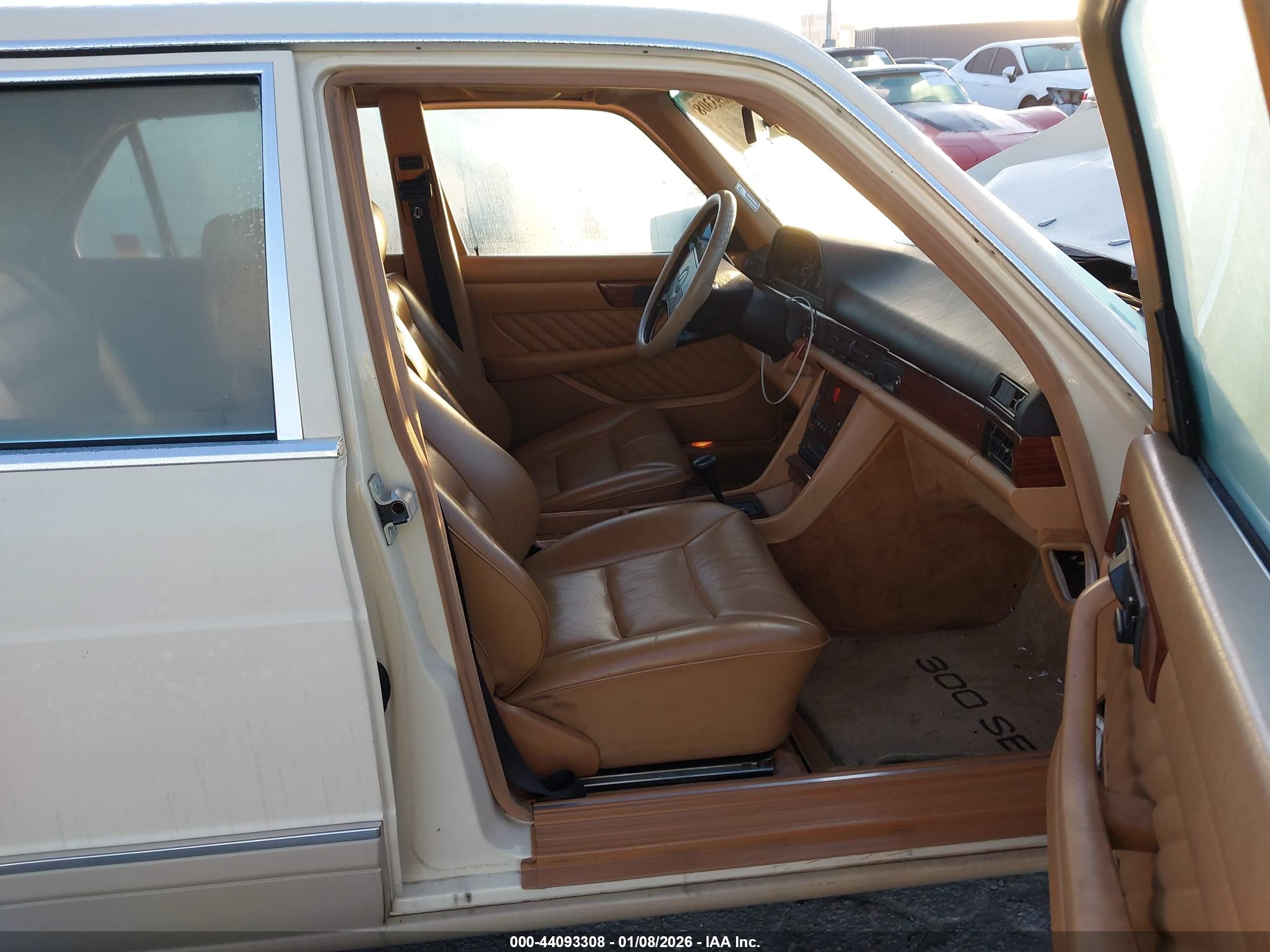 1991 Mercedes-benz 300 Se Pewter vin: WDBCA24D3MA588994