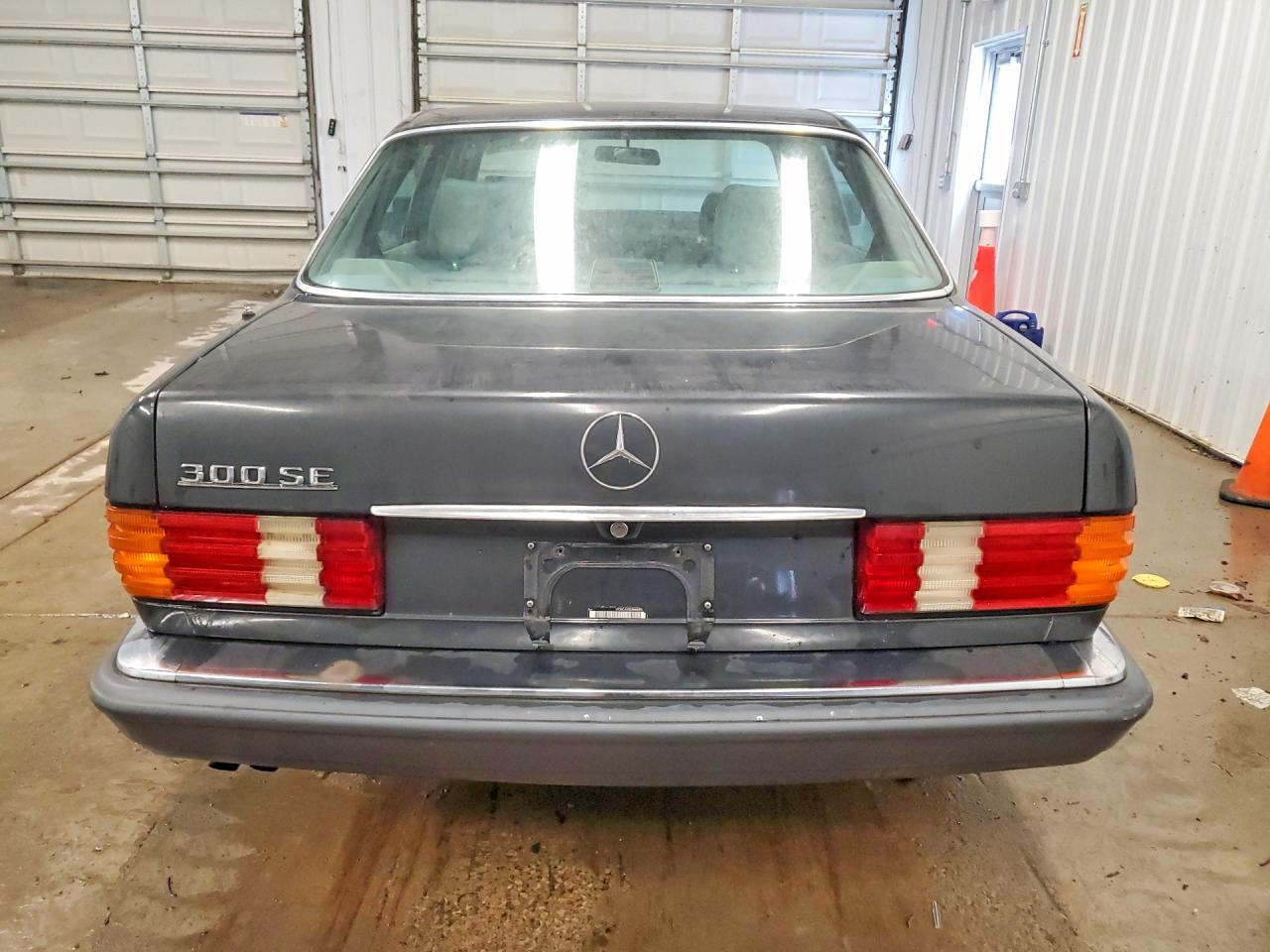 1991 Mercedes-benz 300 Se Gray vin: WDBCA24D3MA592110