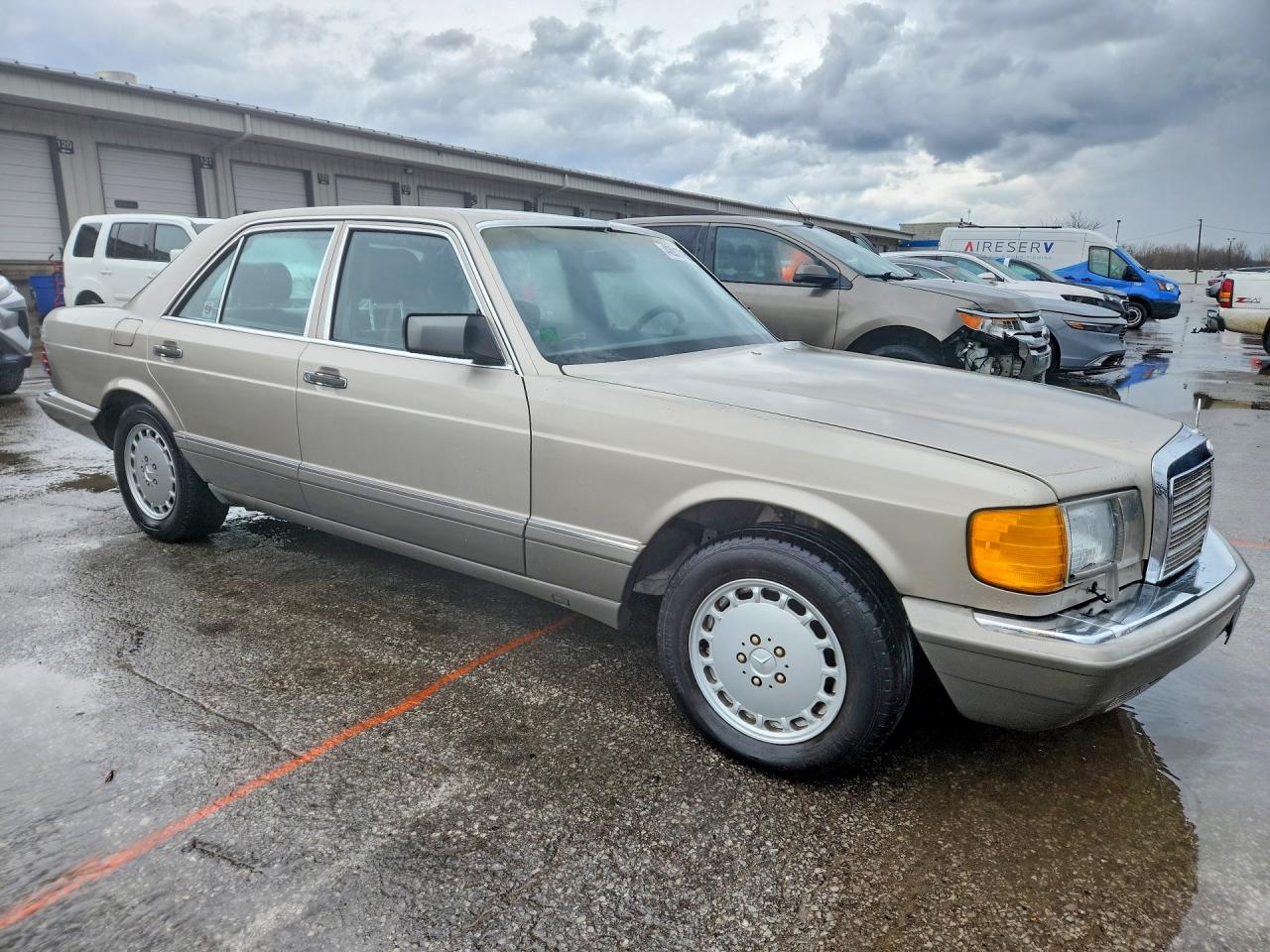 1988 Mercedes-benz 300 Se Желто-коричневый vin: WDBCA24D4JA422463