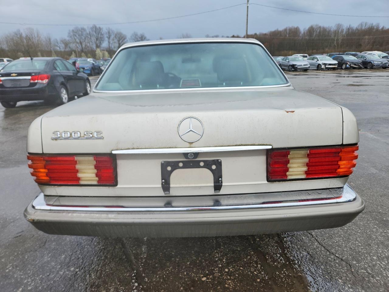 1988 Mercedes-benz 300 Se Желто-коричневый vin: WDBCA24D4JA422463