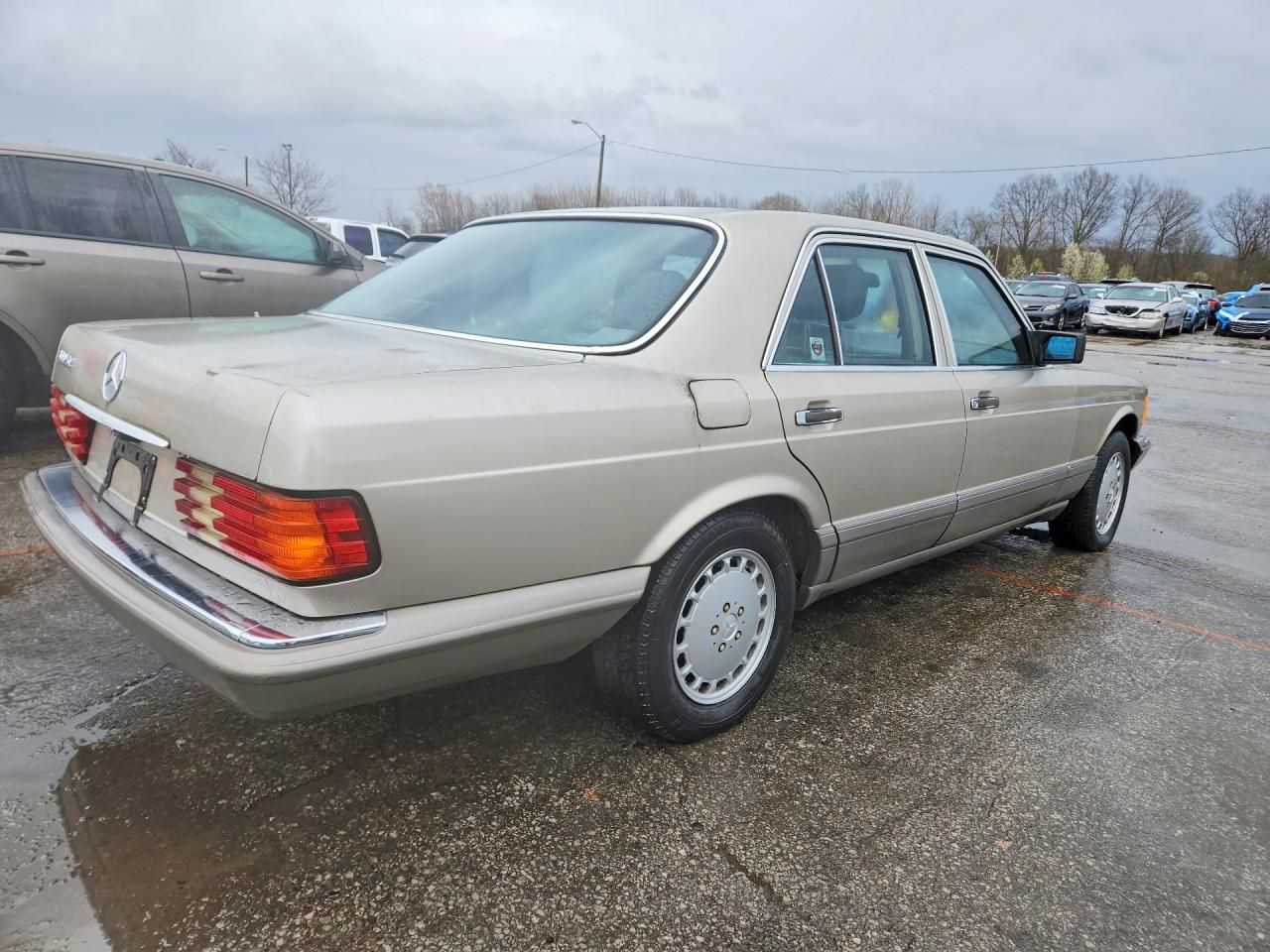 1988 Mercedes-benz 300 Se Желто-коричневый vin: WDBCA24D4JA422463